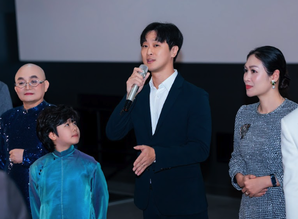 Tổng gi&aacute;m đốc Lotte Entertainment l&yacute; giải về h&agrave;nh động quỳ gối  - Ảnh 2.