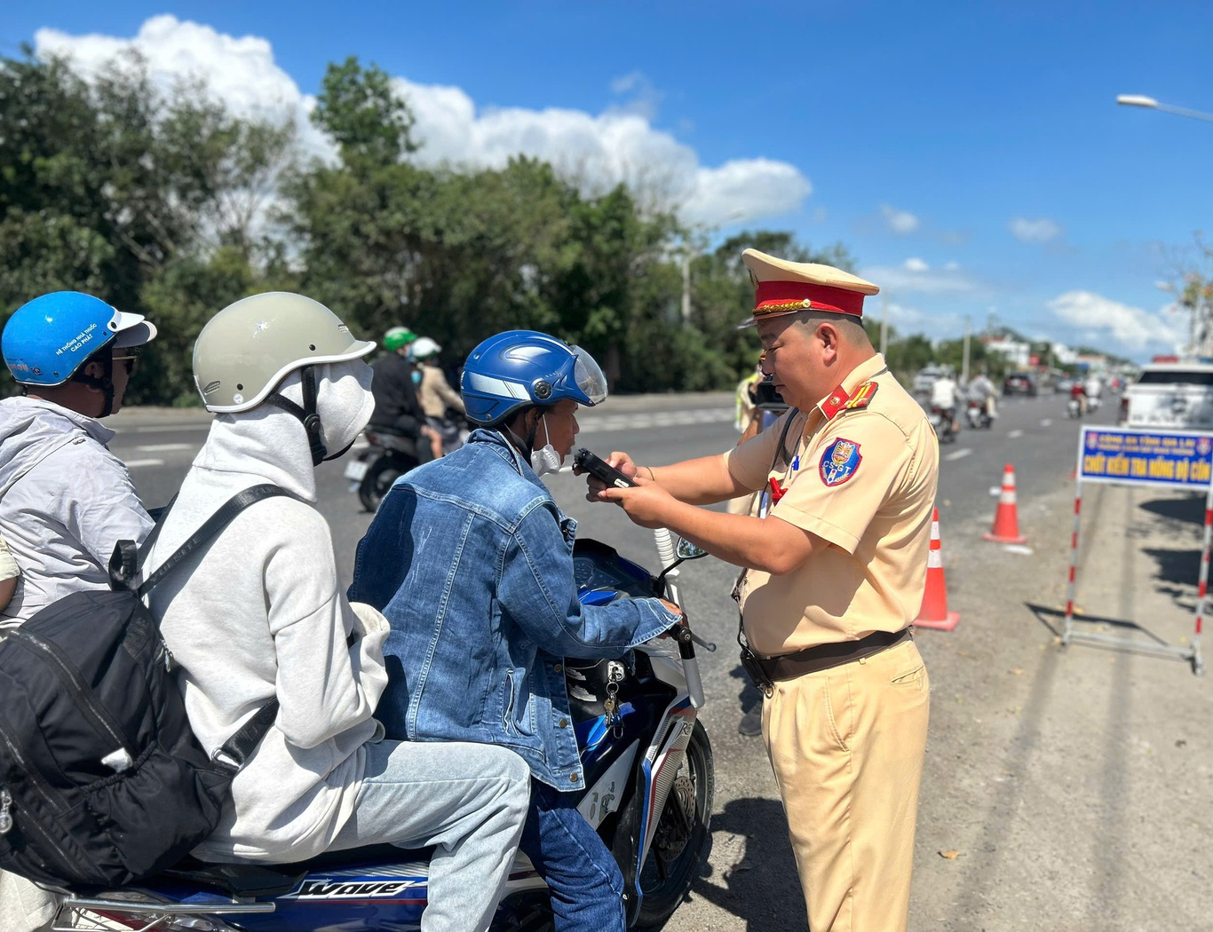 Gia Lai xử lý 340 “ma men” vi phạm nồng độ cồn trong 6 ngày nghỉ Tết - Ảnh 1.
