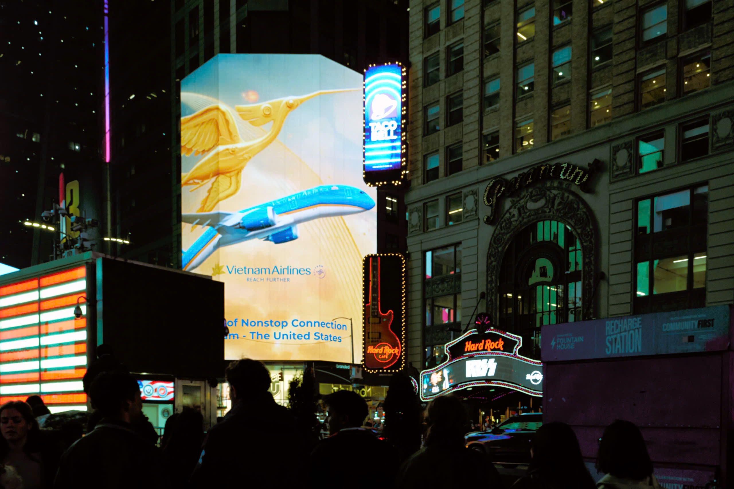 H&igrave;nh ảnh Việt Nam tỏa s&aacute;ng tại Quảng trường Thời đại, New York - Ảnh 10.