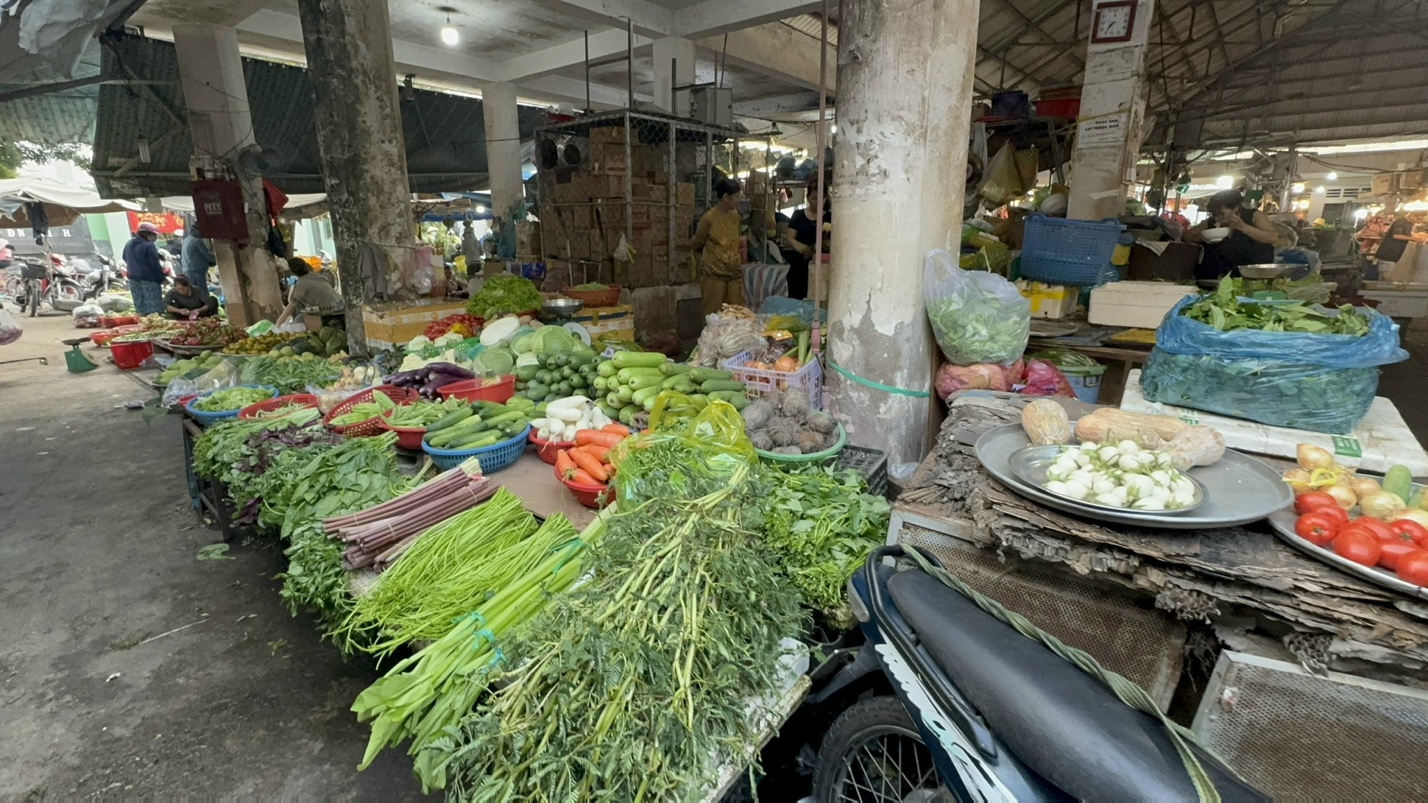 Chợ hoạt động trở lại nhưng ít khách trong năm 2026 tại TP HCM - Ảnh 2.