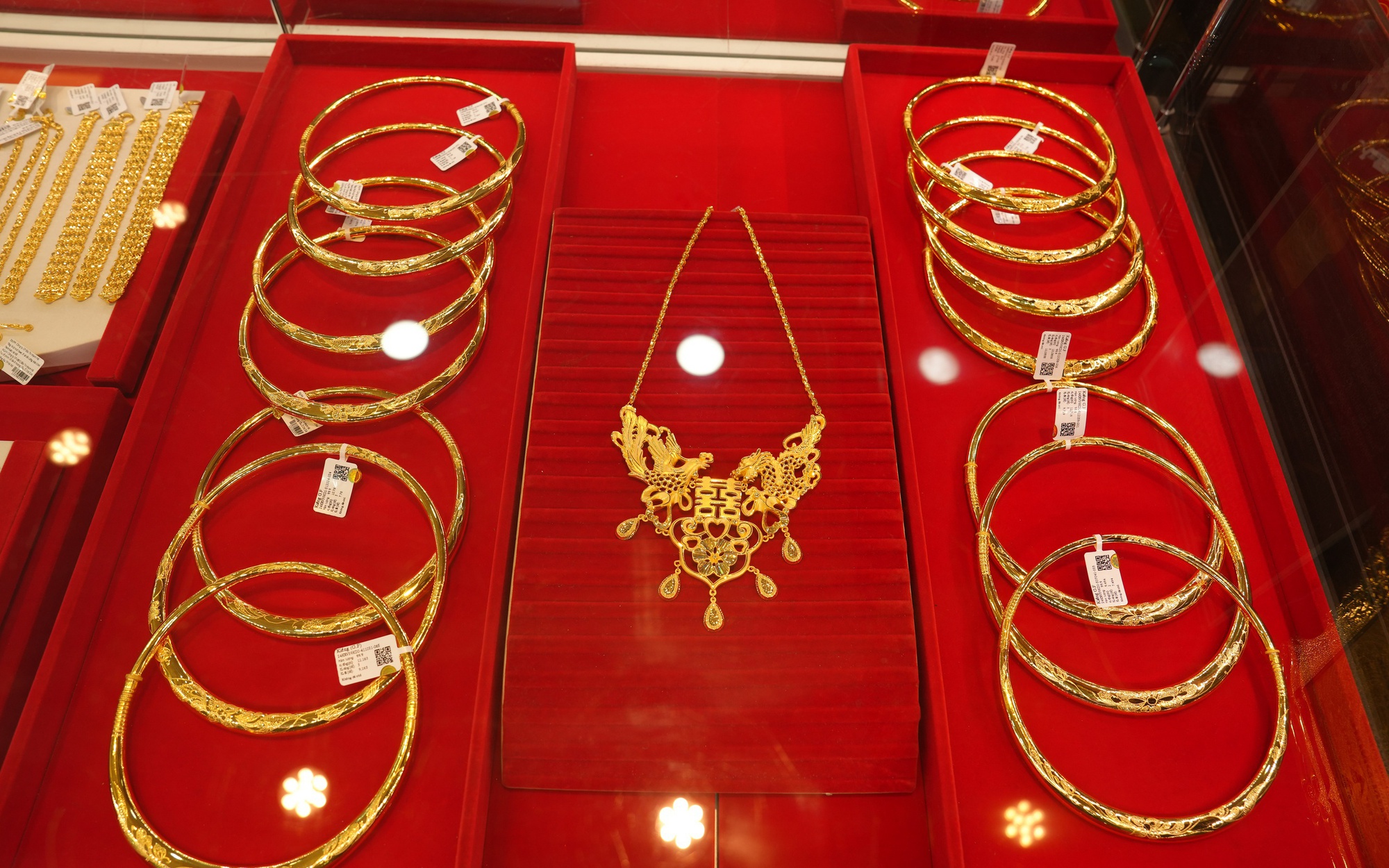 Dự đoán giá bạc năm Bính Ngọ 2026: Xu hướng và kỳ vọng của nhà đầu tư - Ảnh 3. Dự đoán giá bạc năm Bính Ngọ 2026: Xu hướng và kỳ vọng của nhà đầu tư - Ảnh 3.