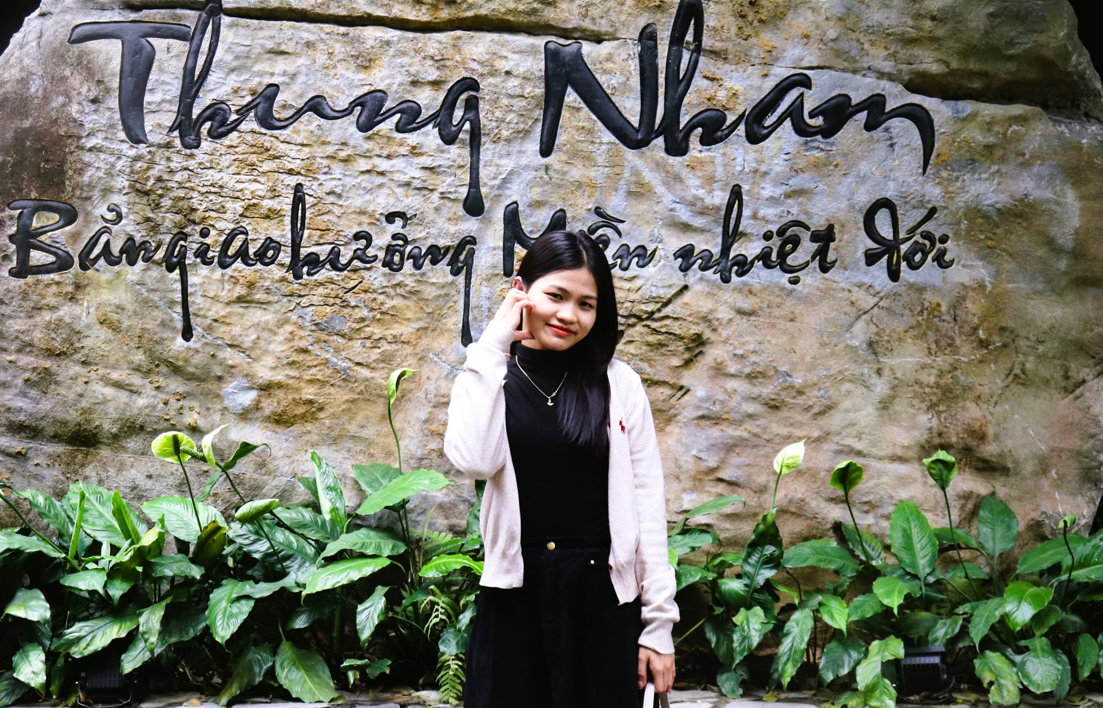 Kh&aacute;ch du lịch đổ về Ninh B&igrave;nh du Xu&acirc;n, nhiều điểm du lịch qu&aacute; tải - Ảnh 12.