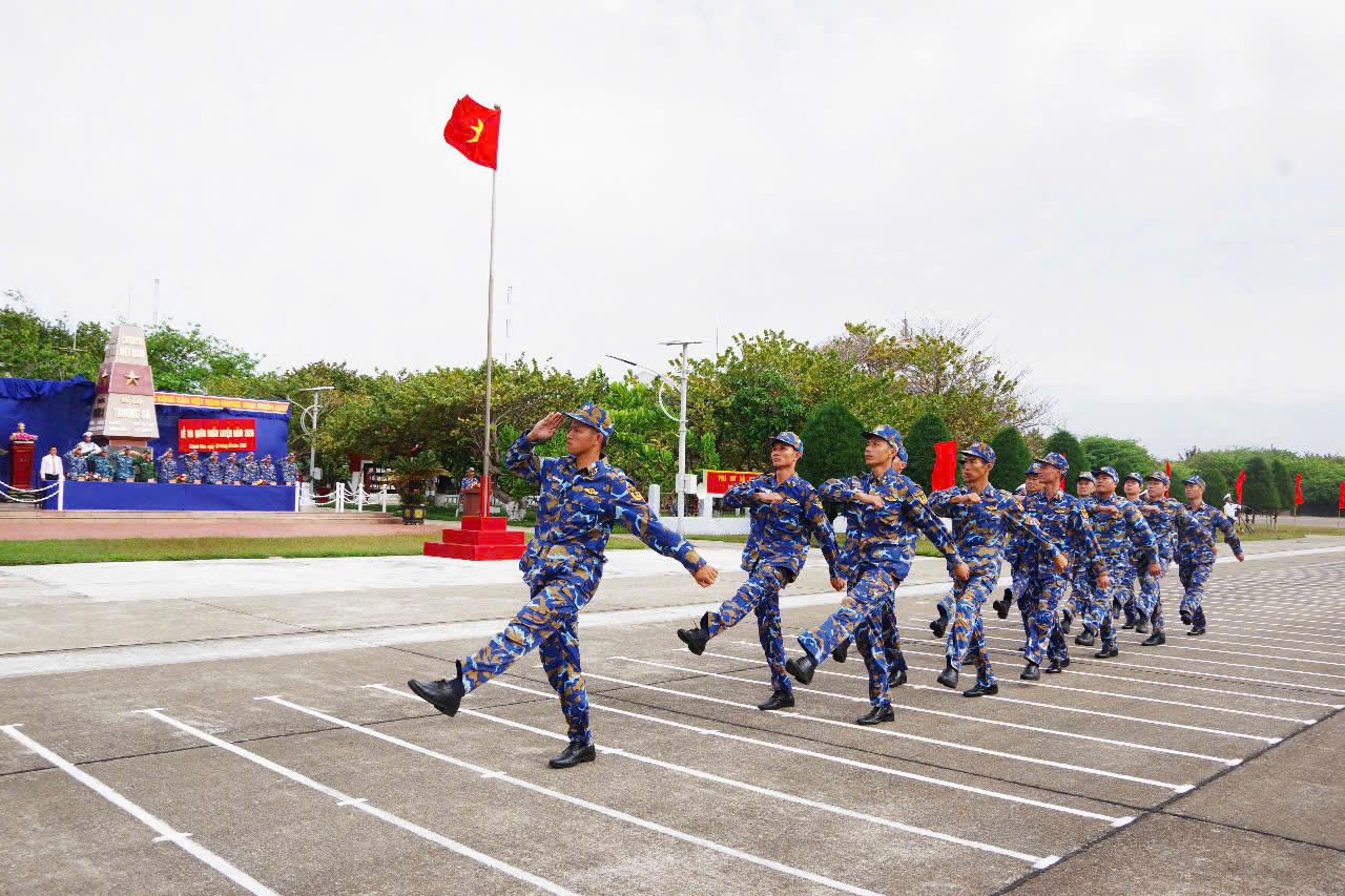 Sôi nổi ra quân huấn luyện năm 2026 ở Trường Sa - Ảnh 3.