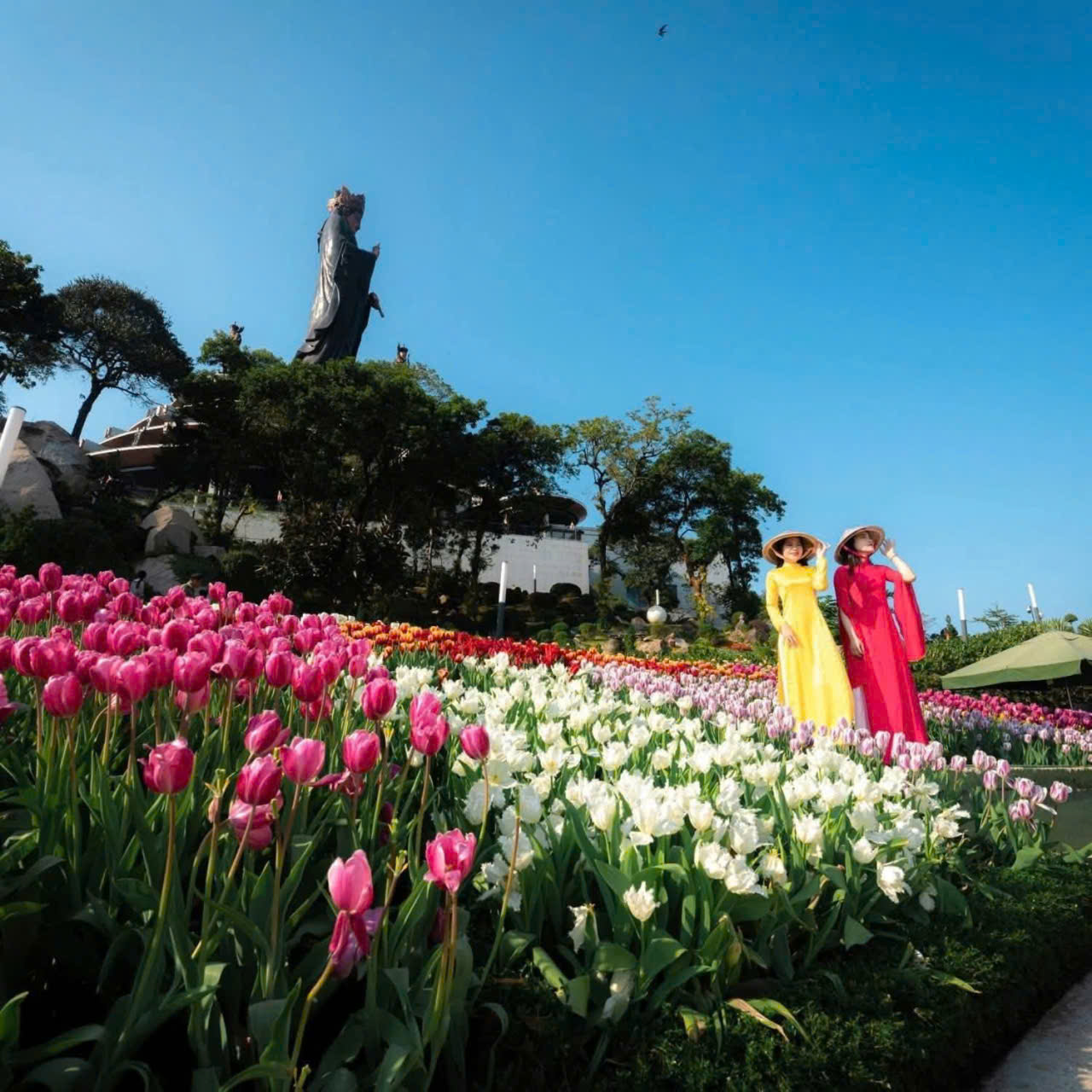  N&uacute;i B&agrave; Đen đ&oacute;n lượng kh&aacute;ch "khủng" trong 6 ng&agrave;y Tết - Ảnh 1.