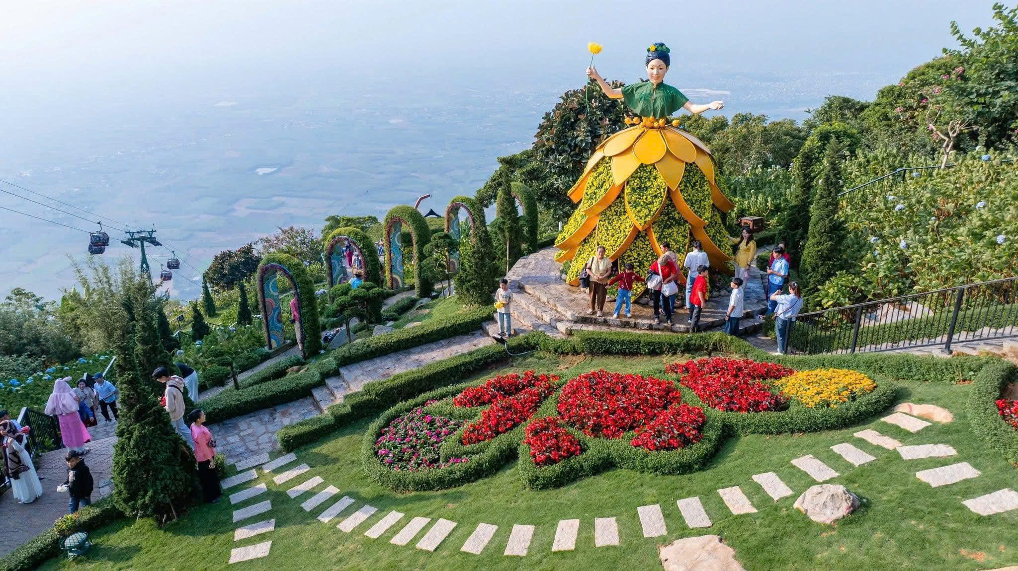  N&uacute;i B&agrave; Đen đ&oacute;n lượng kh&aacute;ch "khủng" trong 6 ng&agrave;y Tết - Ảnh 7.