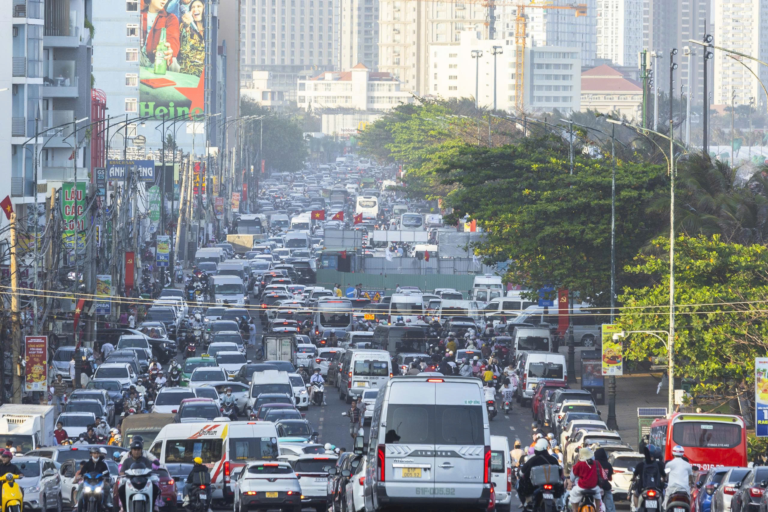 Vũng Tàu: Cứu thành công 17 trường hợp gặp sự cố khi tắm biển - Ảnh 2.