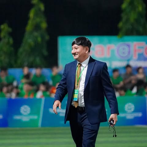 Doanh nh&acirc;n khao kh&aacute;t vực dậy b&oacute;ng đ&aacute; TP HCM - Ảnh 3.