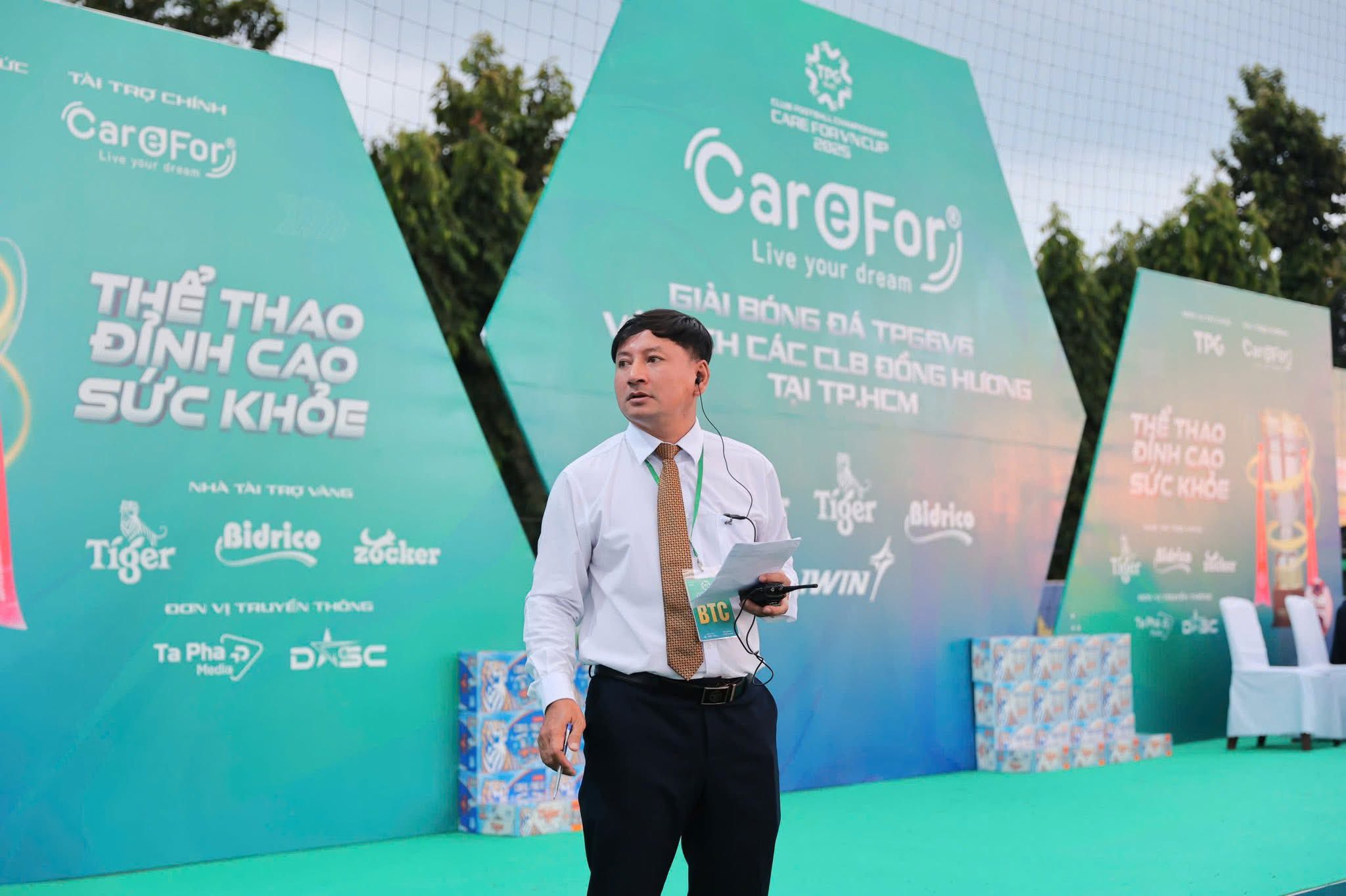 Doanh nhân khao khát vực dậy bóng đá TP HCM - Ảnh 1.