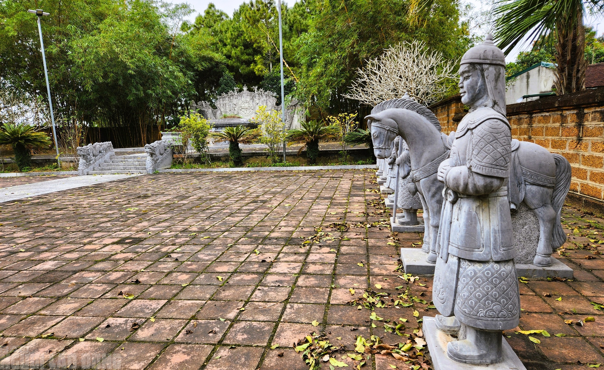 Nơi an nghỉ của vị vua "hồi hương" sau 46 năm ở Thanh H&oacute;a - Ảnh 10.