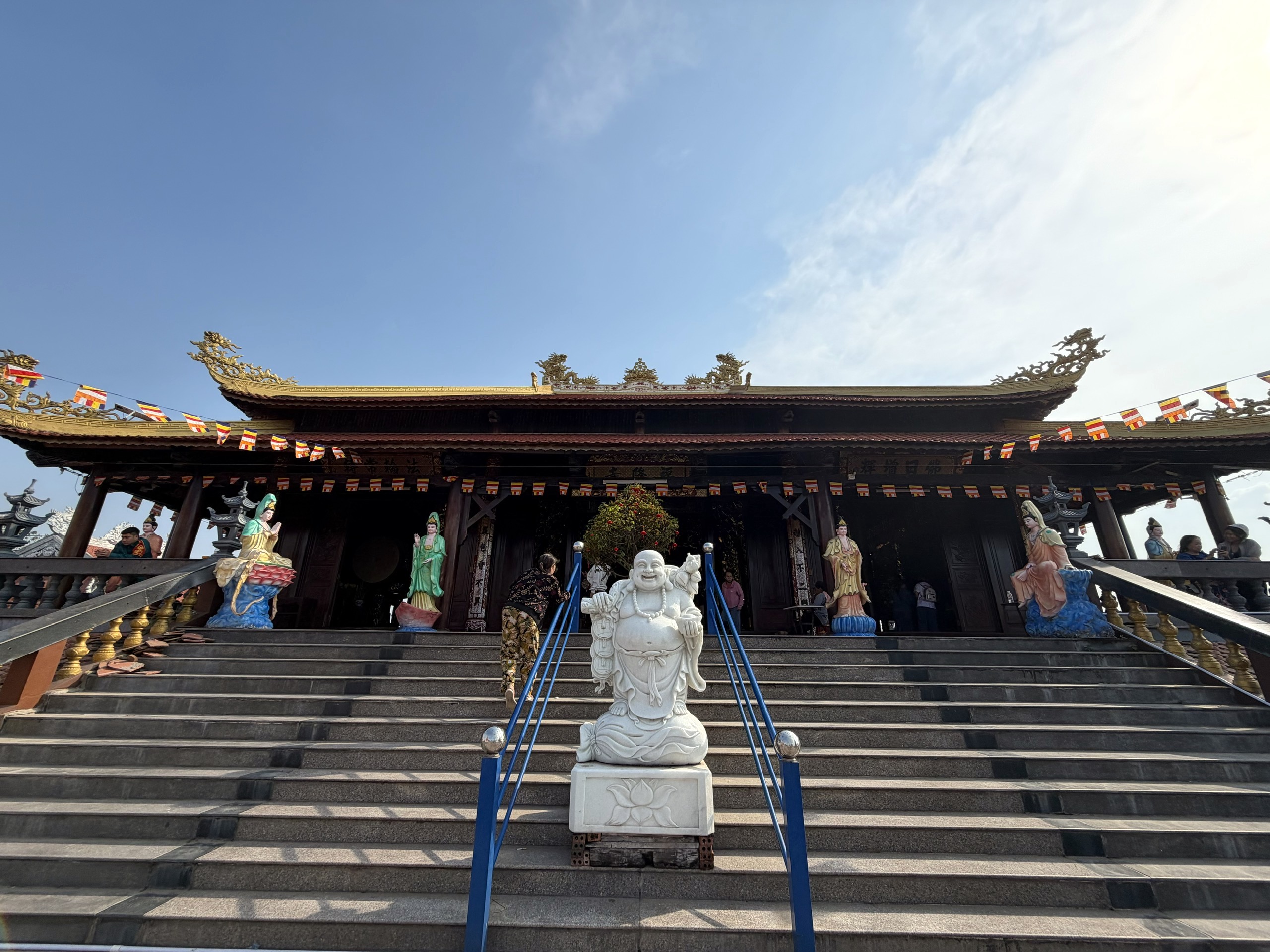 Đầu năm, vãn cảnh chùa trên cù lao sông Đồng Nai - Ảnh 6.