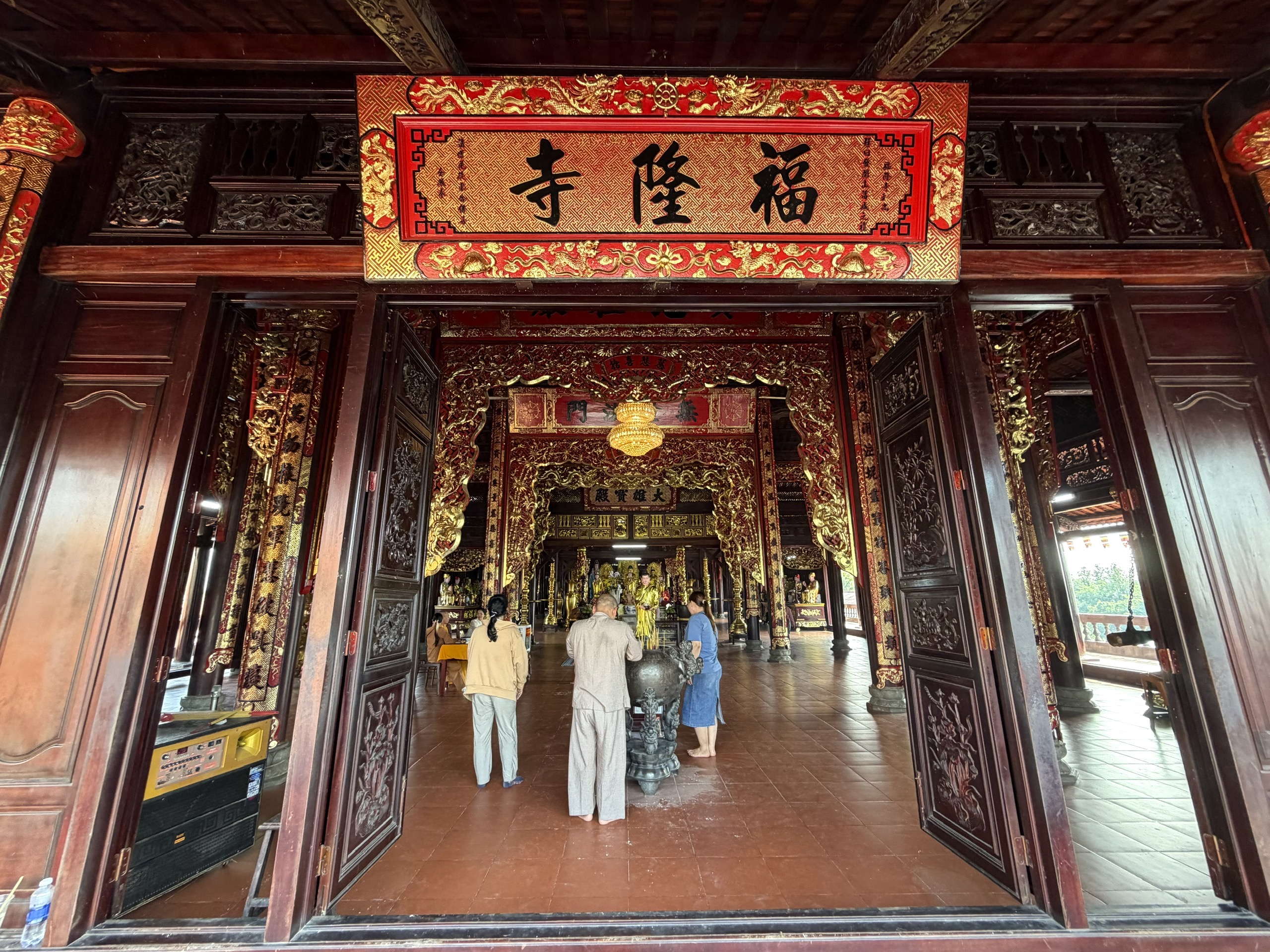 Đầu năm, vãn cảnh chùa trên cù lao sông Đồng Nai - Ảnh 10.