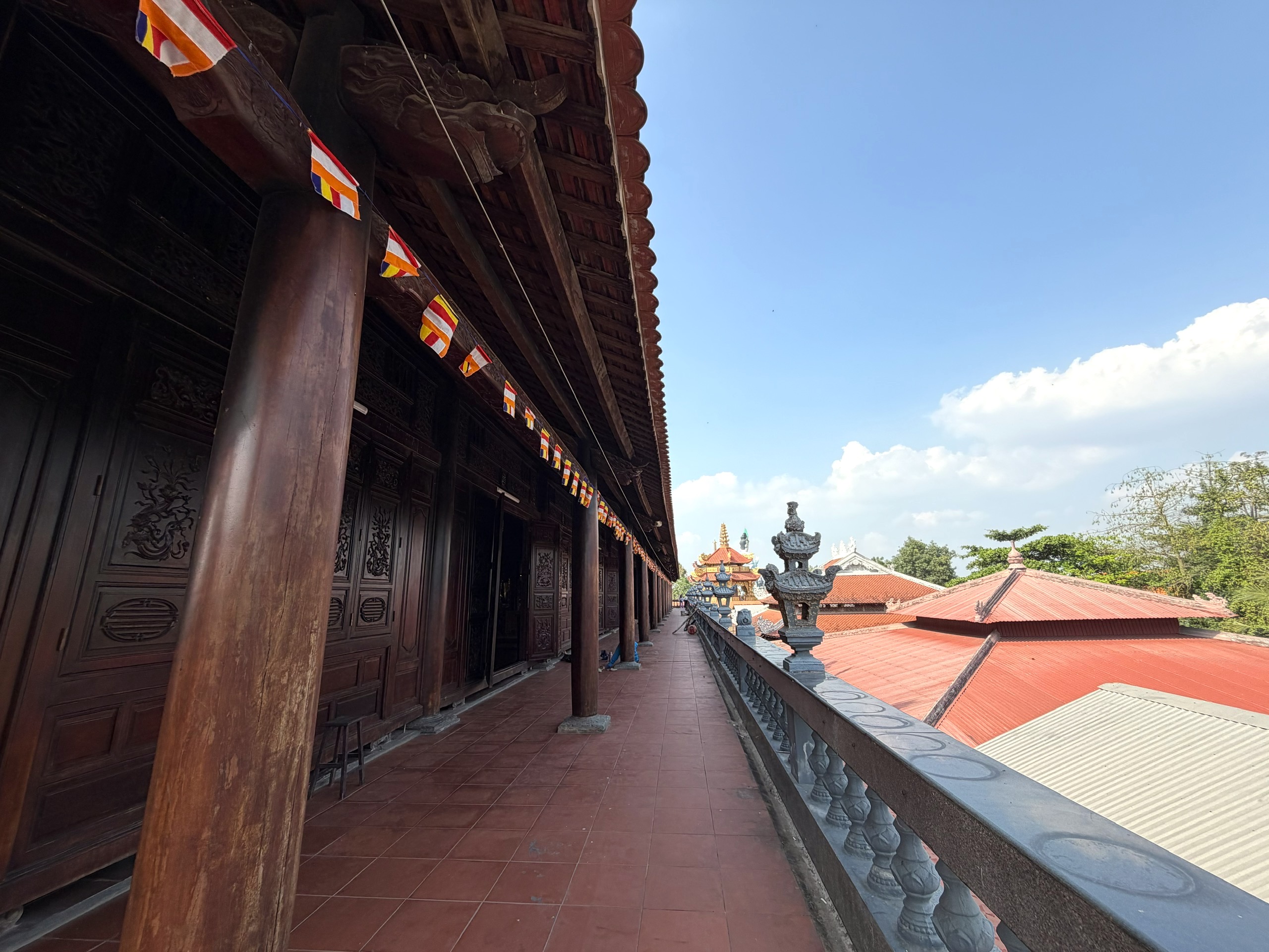 Đầu năm, vãn cảnh chùa trên cù lao sông Đồng Nai - Ảnh 9.