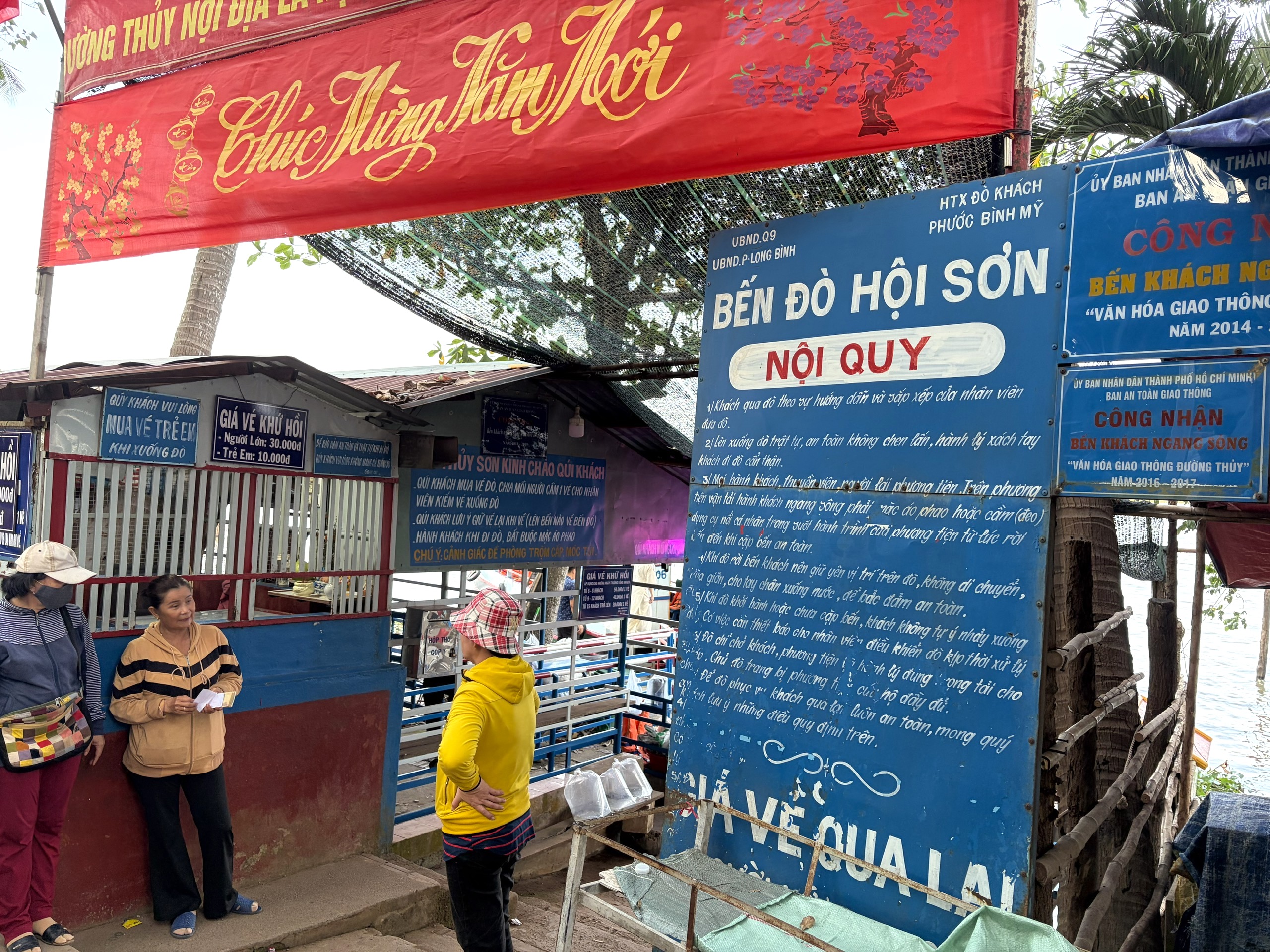 Đầu năm, vãn cảnh chùa trên cù lao sông Đồng Nai - Ảnh 2.