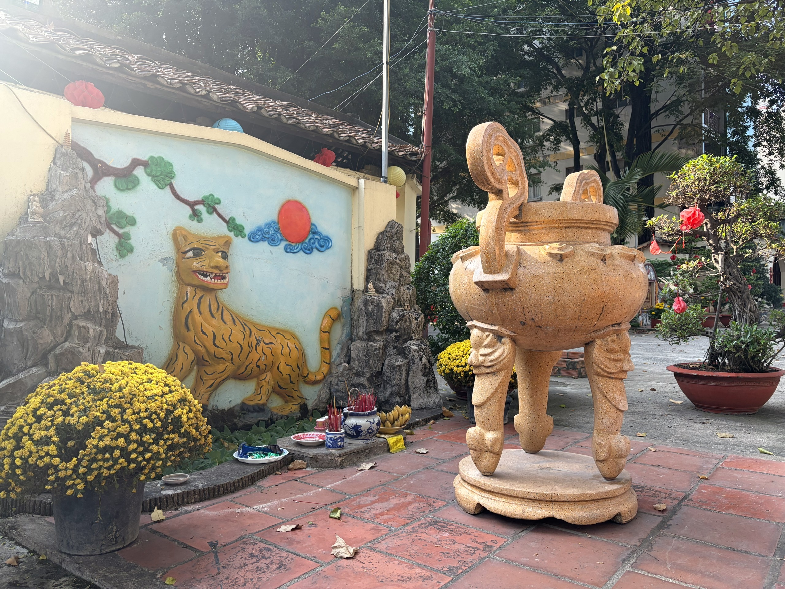 Kh&aacute;m ph&aacute; đ&igrave;nh Th&ocirc;ng T&acirc;y Hội hơn 300 năm tuổi - Ảnh 18.