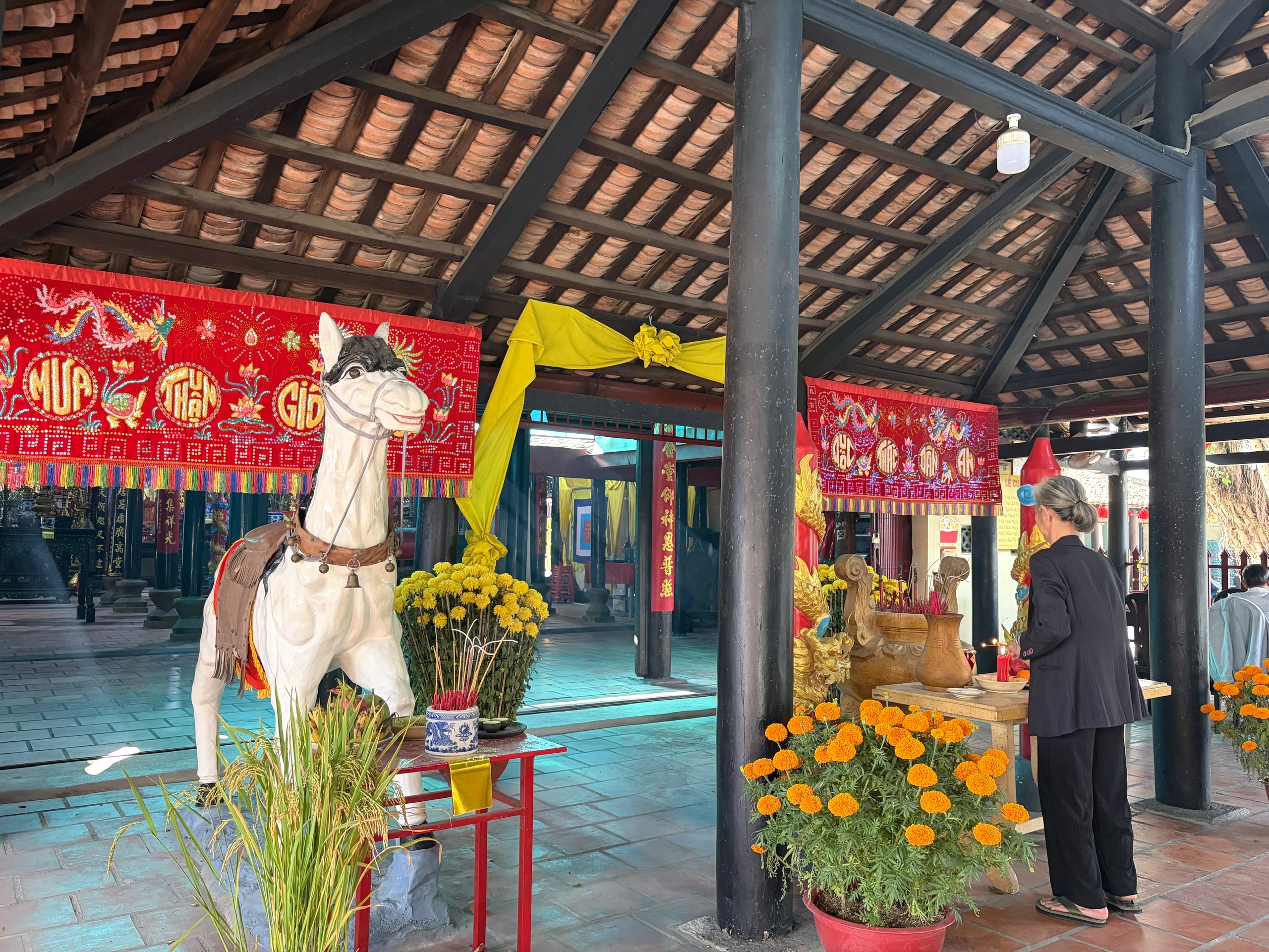 Kh&aacute;m ph&aacute; đ&igrave;nh Th&ocirc;ng T&acirc;y Hội hơn 300 năm tuổi - Ảnh 8.