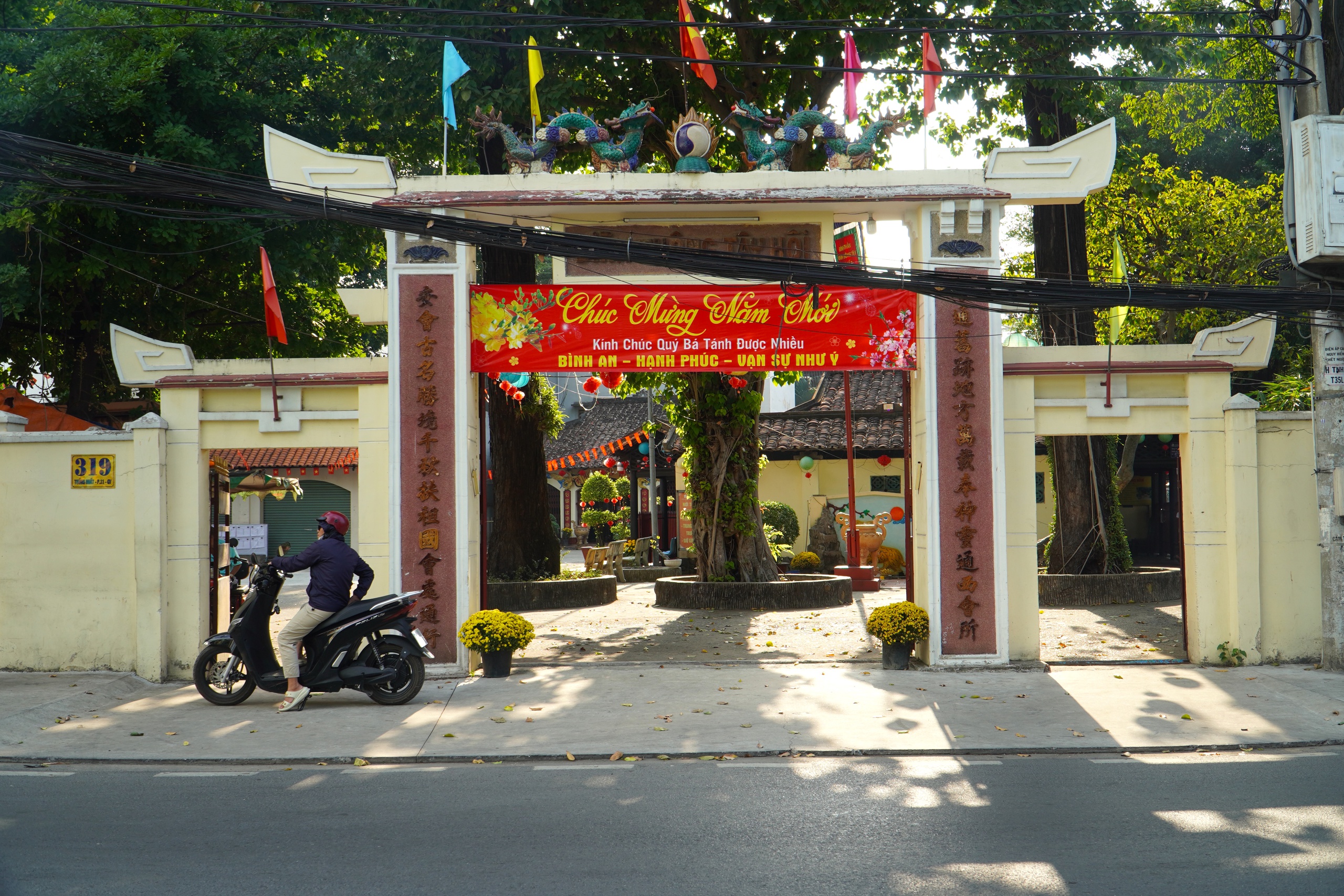 Kh&aacute;m ph&aacute; đ&igrave;nh Th&ocirc;ng T&acirc;y Hội hơn 300 năm tuổi - Ảnh 1.