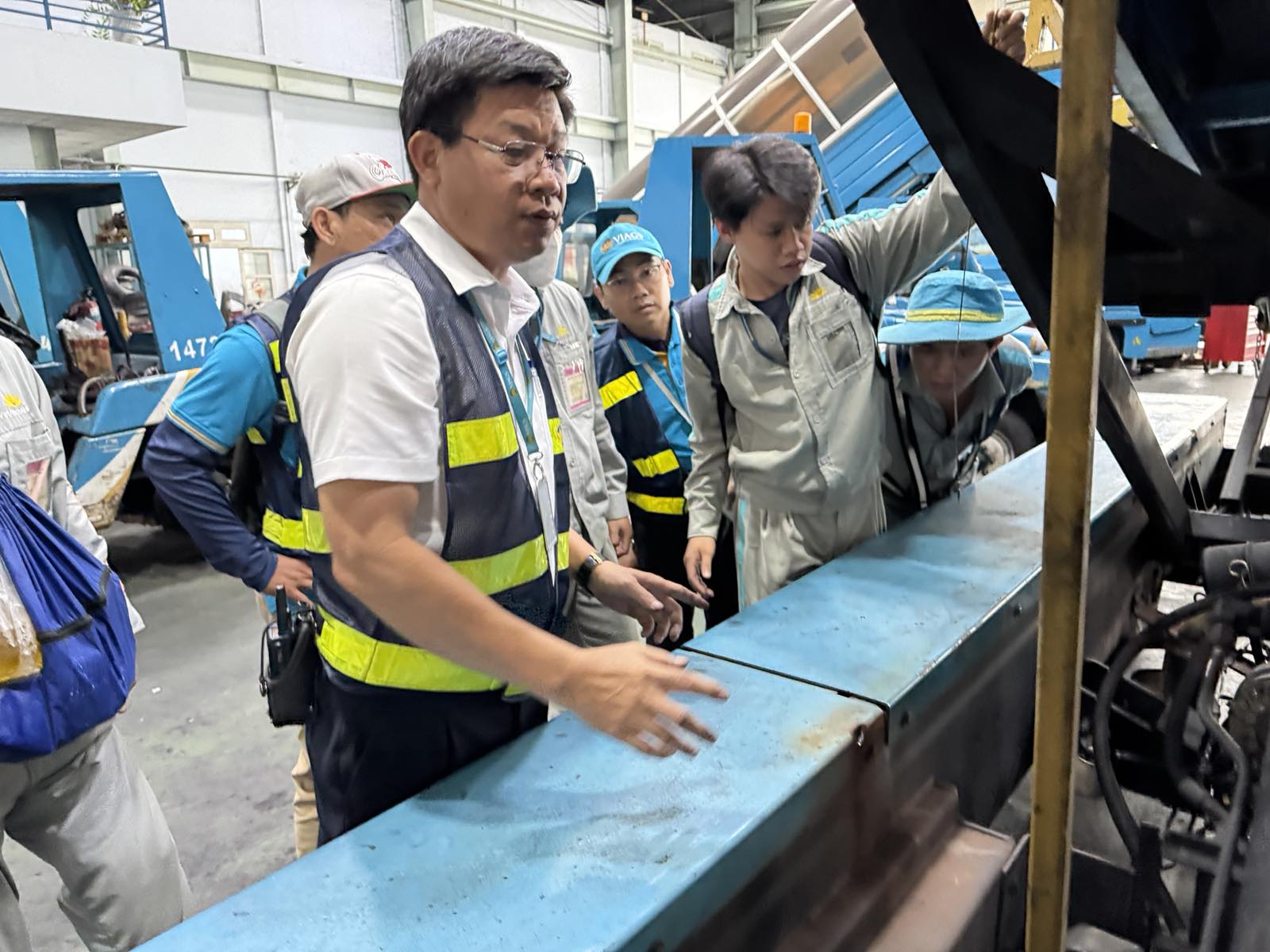 Người giữ nhịp trên sân đỗ máy bay - Ảnh 1.