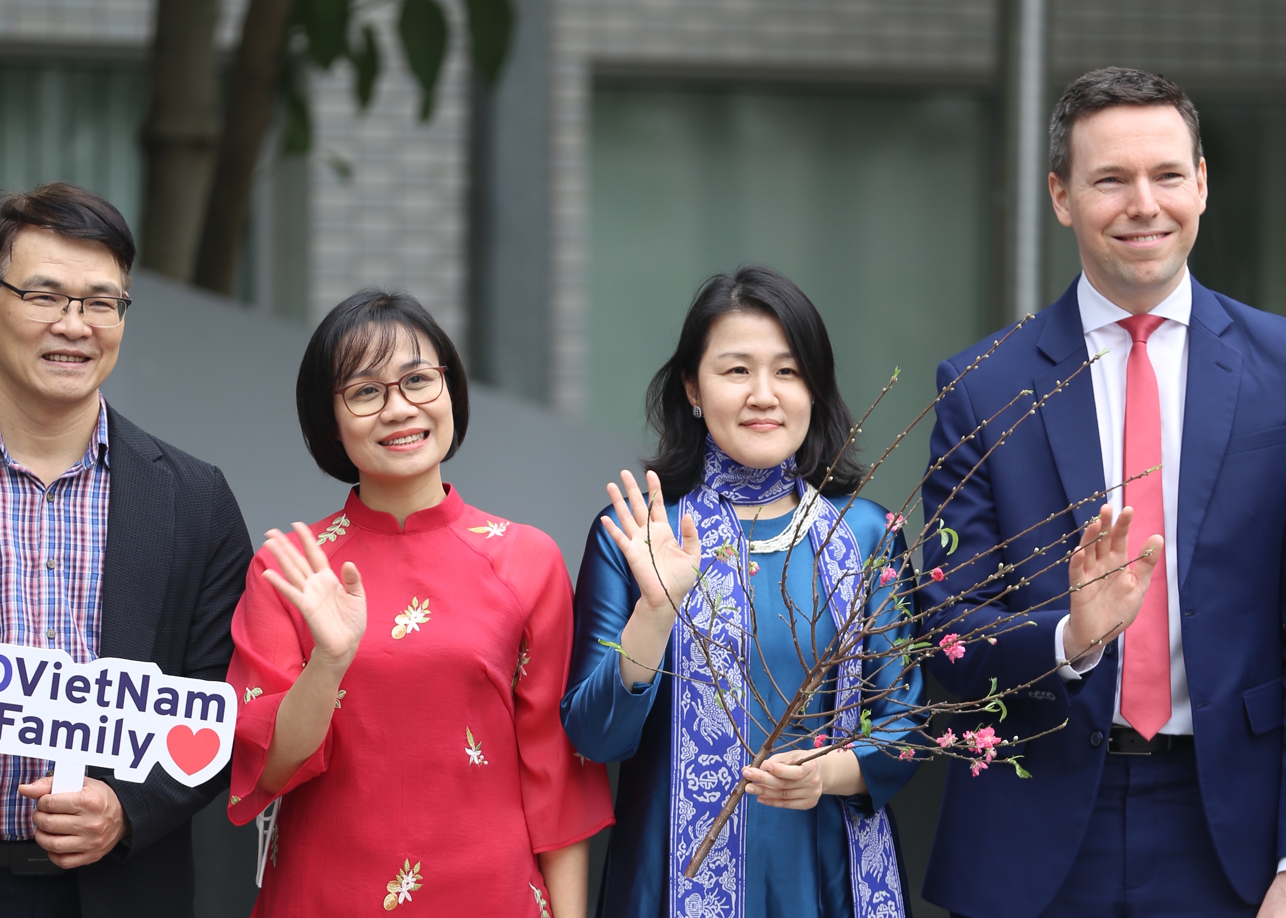 Cái Tết đầu tiên ở Việt Nam qua góc nhìn Giám đốc Quốc gia ILO - Ảnh 1.