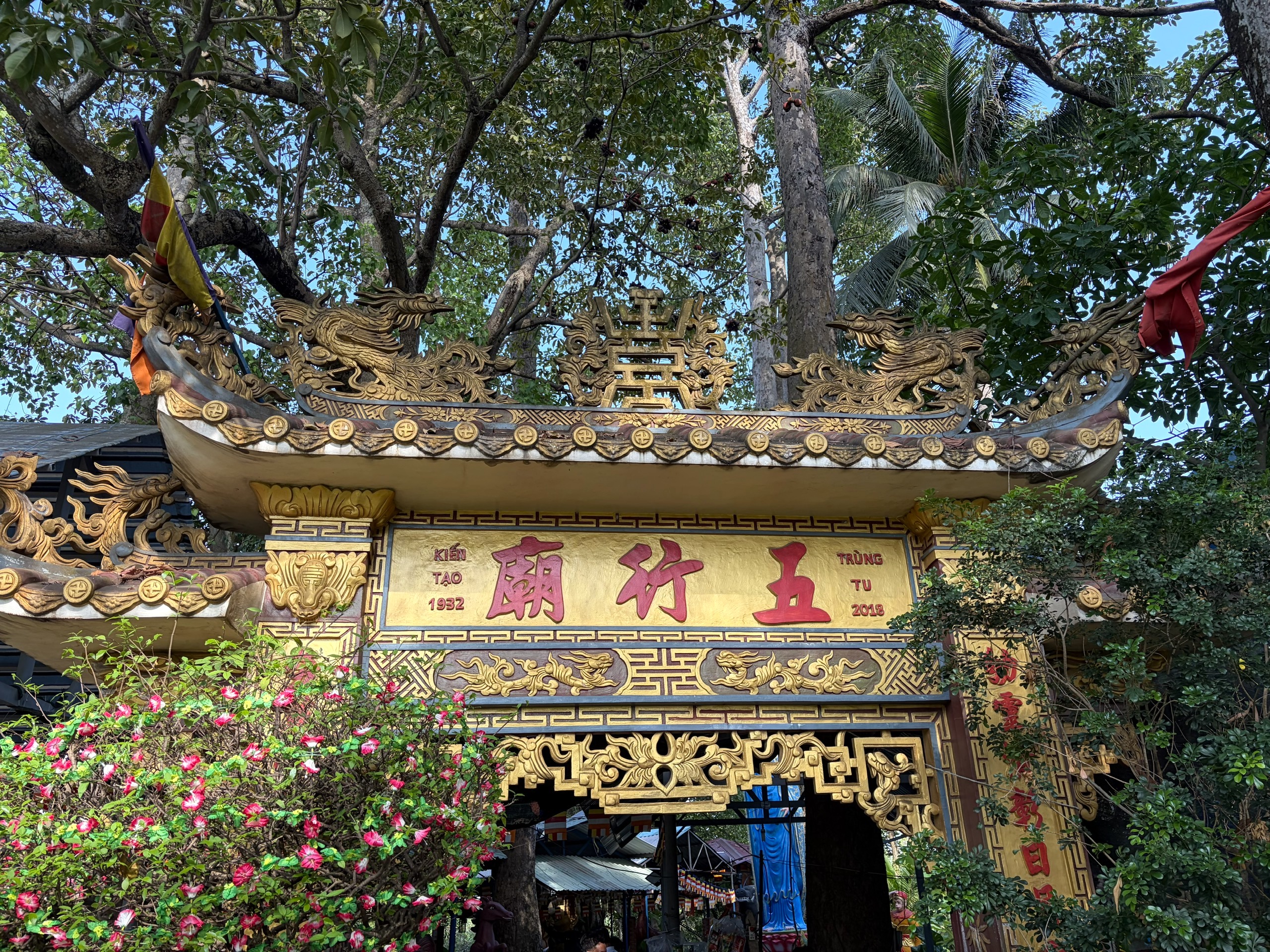 Đầu năm, vãn cảnh chùa trên cù lao sông Đồng Nai - Ảnh 16.