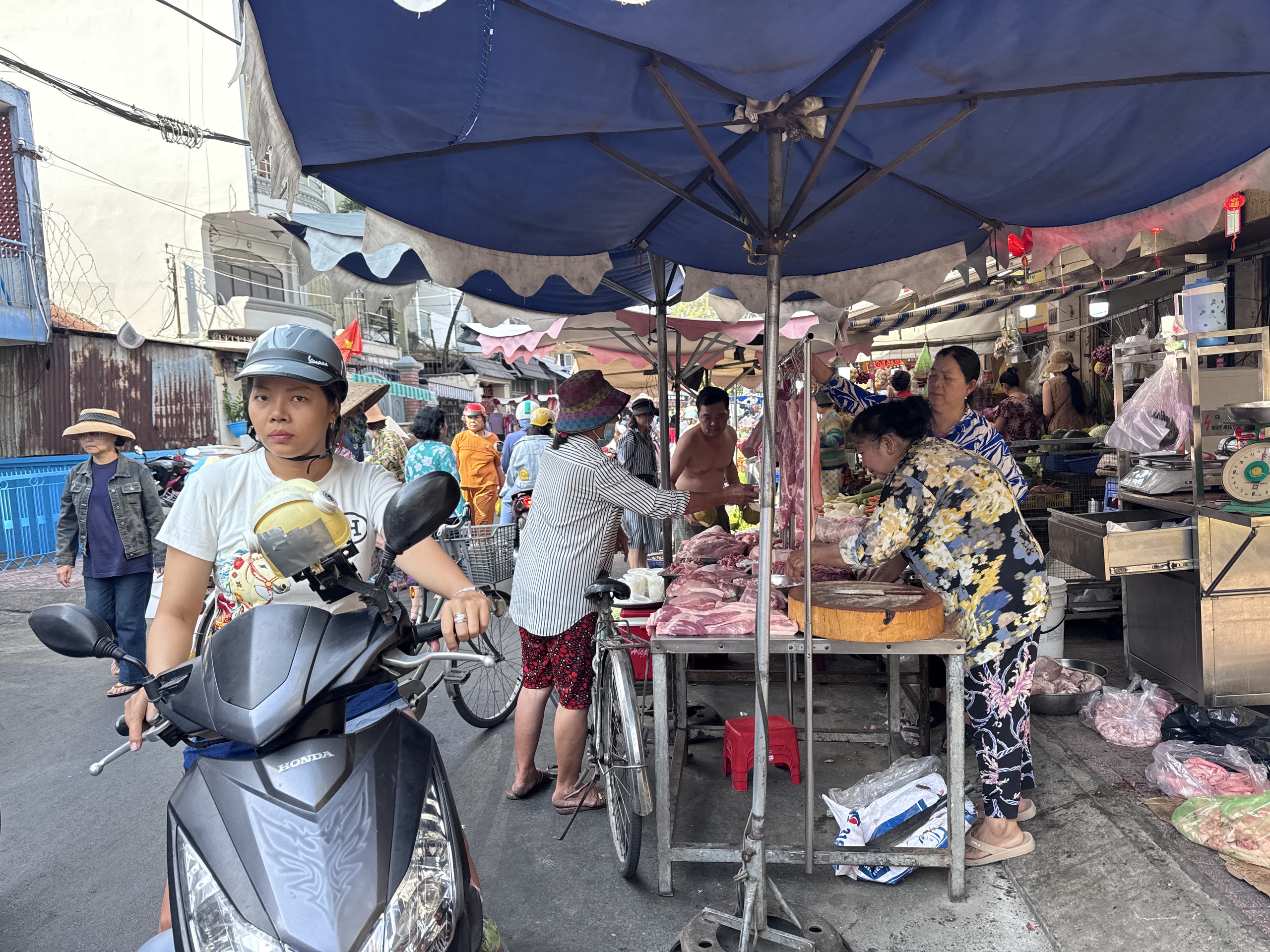 Giá hải sản cao sau Tết tại TP HCM: Tình hình thị trường 2026 - Ảnh 7. Giá hải sản cao sau Tết tại TP HCM: Tình hình thị trường 2026 - Ảnh 7.