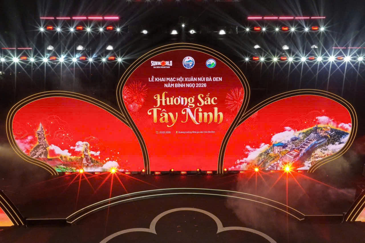 300 . 000 Người tham gia Hội Xuân núi Bà Đen năm 2026 tại Tây Ninh - Ảnh 4. 300 . 000 Người tham gia Hội Xuân núi Bà Đen năm 2026 tại Tây Ninh - Ảnh 4.