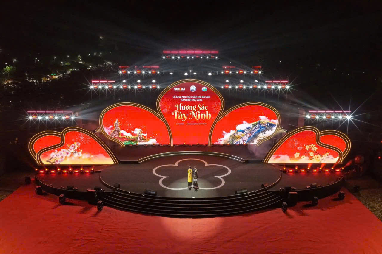 300 . 000 Người tham gia Hội Xuân núi Bà Đen năm 2026 tại Tây Ninh - Ảnh 13. 300 . 000 Người tham gia Hội Xuân núi Bà Đen năm 2026 tại Tây Ninh - Ảnh 13.