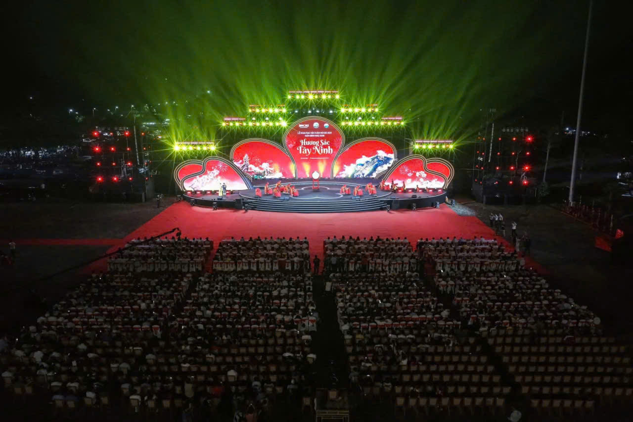 300 . 000 Người tham gia Hội Xuân núi Bà Đen năm 2026 tại Tây Ninh - Ảnh 14. 300 . 000 Người tham gia Hội Xuân núi Bà Đen năm 2026 tại Tây Ninh - Ảnh 14.