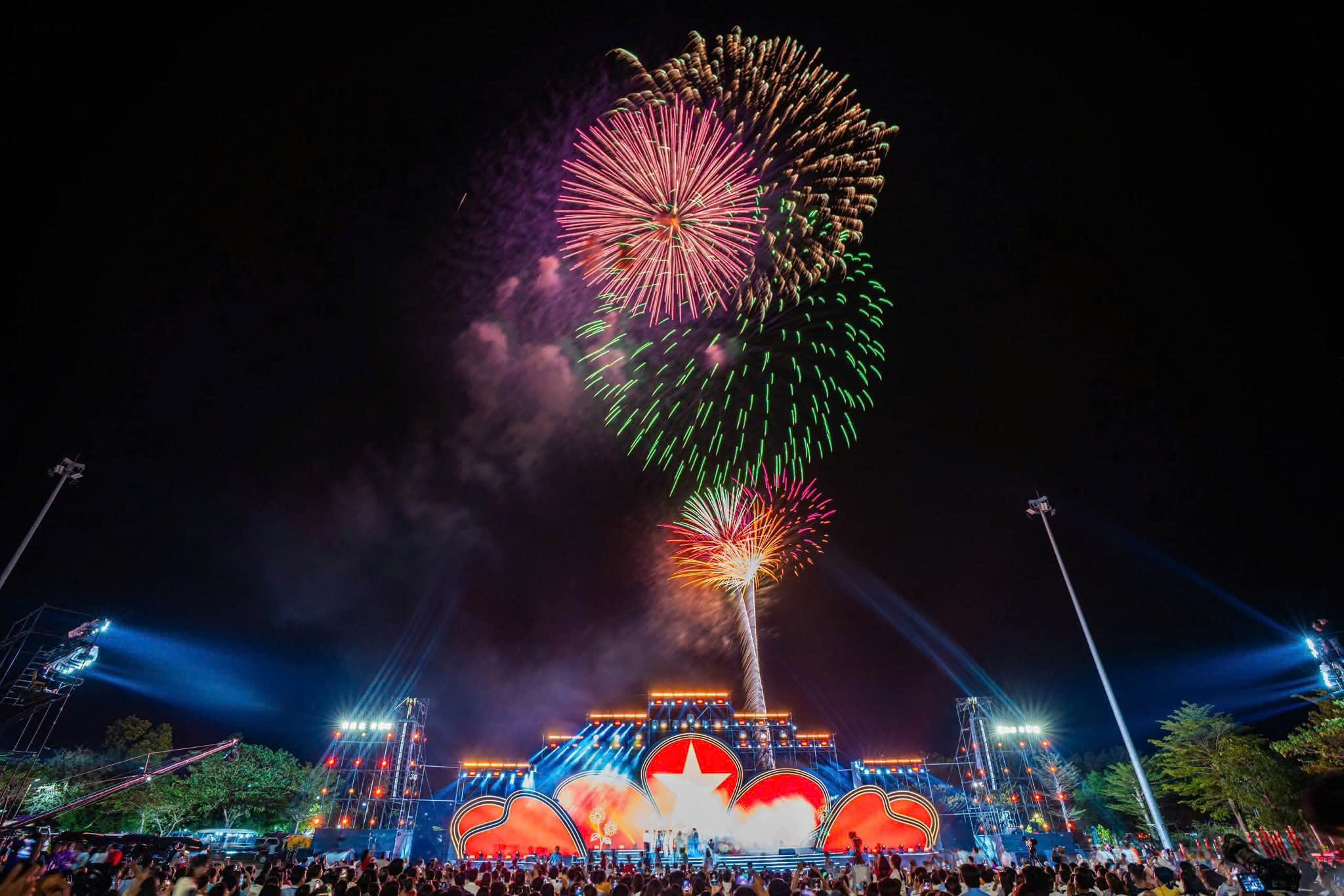 300 . 000 Người tham gia Hội Xuân núi Bà Đen năm 2026 tại Tây Ninh - Ảnh 16. 300 . 000 Người tham gia Hội Xuân núi Bà Đen năm 2026 tại Tây Ninh - Ảnh 16.