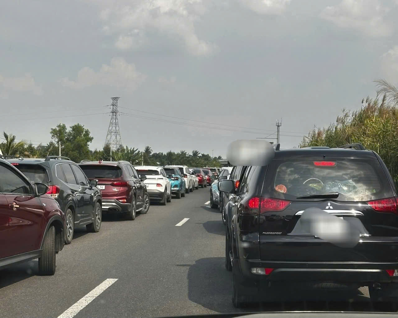 Ùn tắc giao thông Quốc lộ 1 và cao tốc miền Tây Chiều mùng 5 Tết 2026 - Ảnh 2.