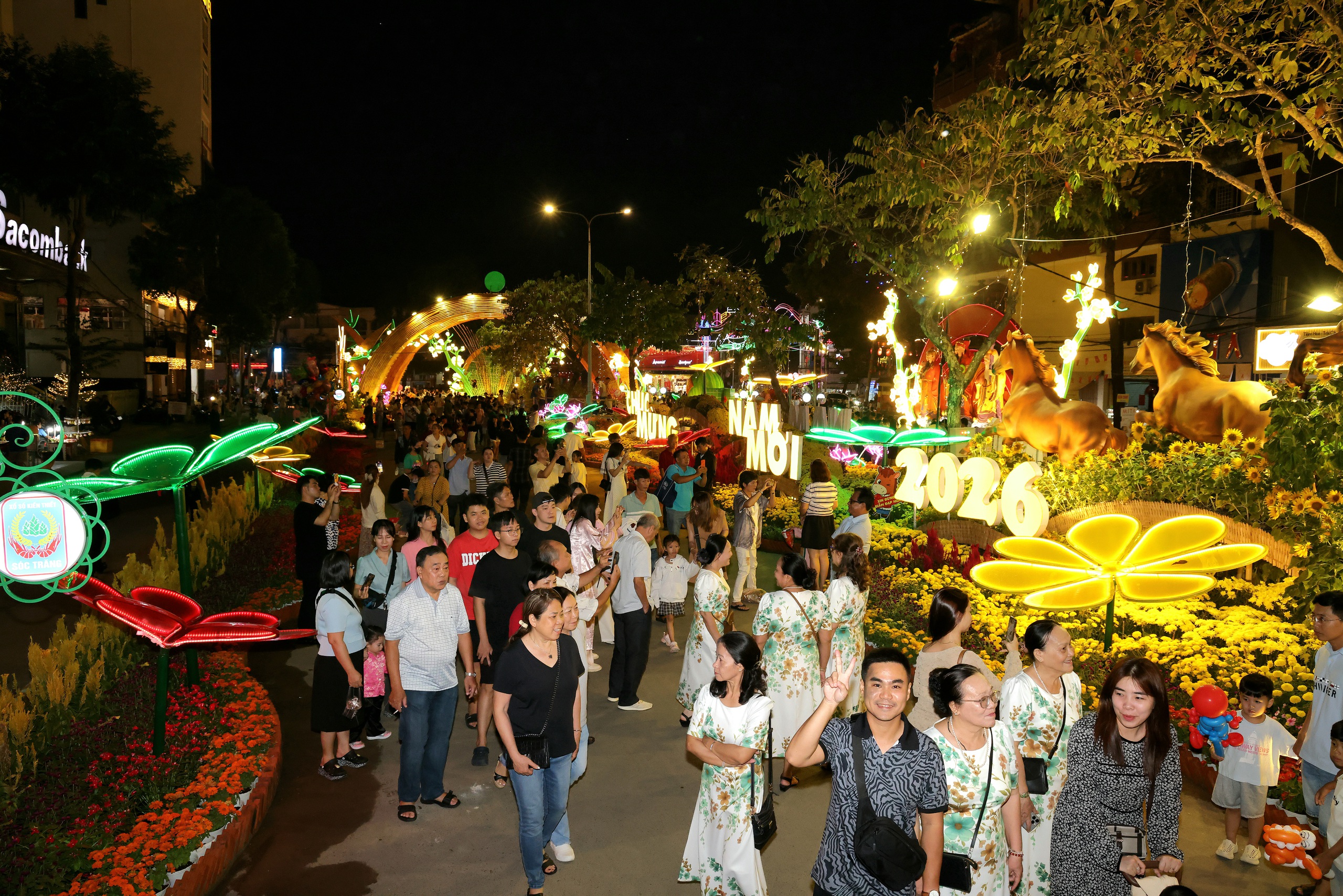 Du lịch Cần Thơ và Đồng Tháp bùng nổ doanh thu trong dịp Tết Nguyên đán 2026 - Ảnh 4. Du lịch Cần Thơ và Đồng Tháp bùng nổ doanh thu trong dịp Tết Nguyên đán 2026 - Ảnh 4.