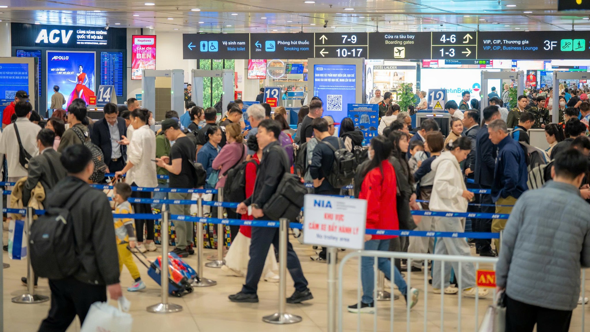 Nội Bài lập kỷ lục hơn 124.000 khách ngày cuối kỳ nghỉ Tết - Ảnh 5.
