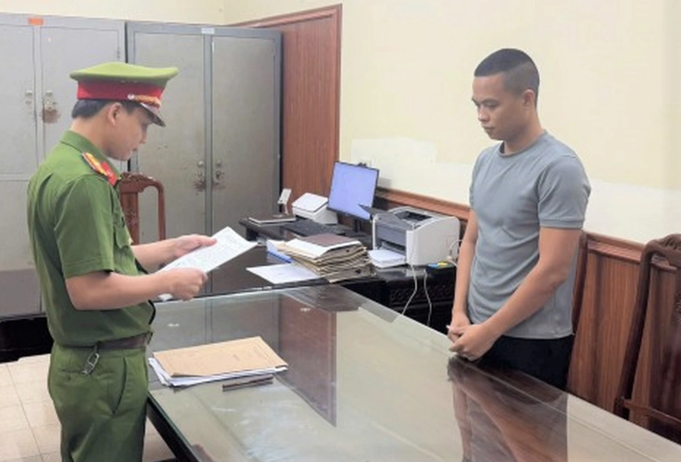 Từ người truyền cảm hứng đến h&agrave;ng giả: Vụ &aacute;n chấn động Năm 2025 - Ảnh 3.