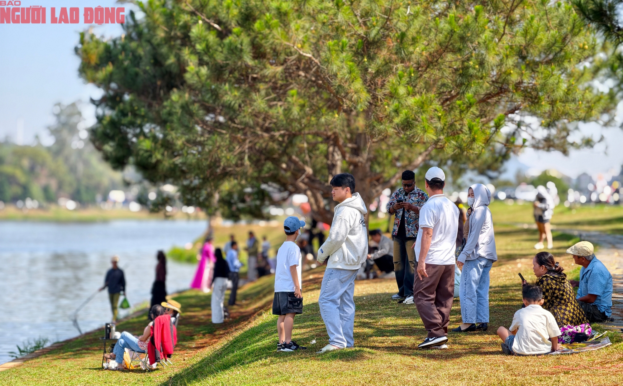 M&ugrave;ng 6 Tết, Đ&agrave; Lạt vẫn rộn r&agrave;ng kh&aacute;ch du xu&acirc;n - Ảnh 20.