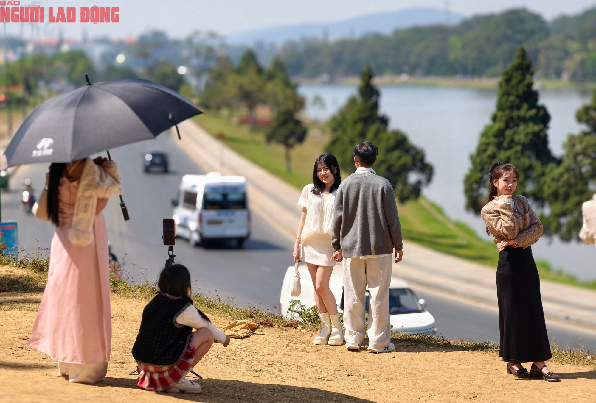 M&ugrave;ng 6 Tết, Đ&agrave; Lạt vẫn rộn r&agrave;ng kh&aacute;ch du xu&acirc;n - Ảnh 23.