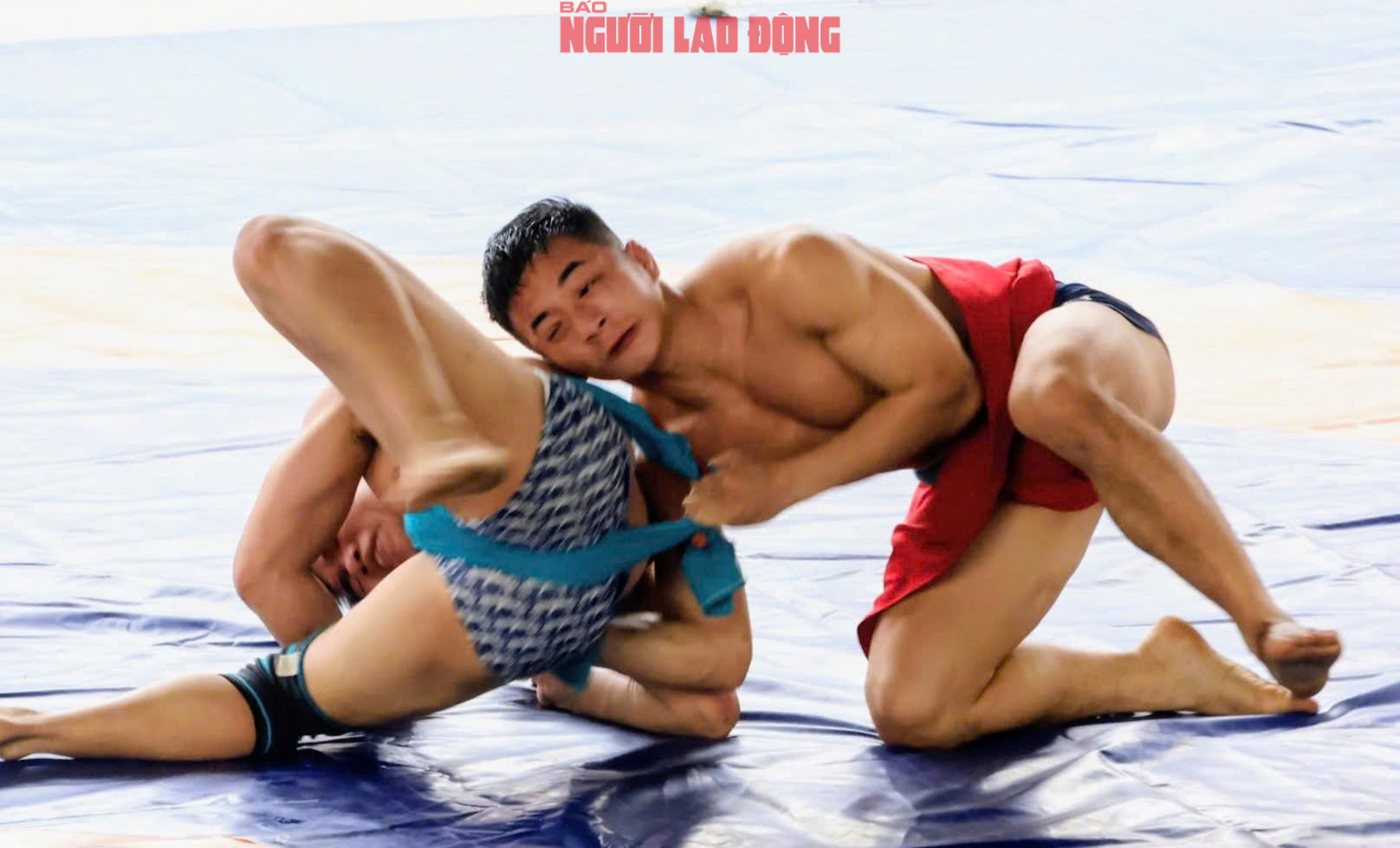 VIDEO: M&atilde;n nh&atilde;n m&agrave;n tranh t&agrave;i của những nh&agrave; v&ocirc; địch SEA Games với trai l&agrave;ng tr&ecirc;n sới vật hội l&agrave;ng - Ảnh 30.