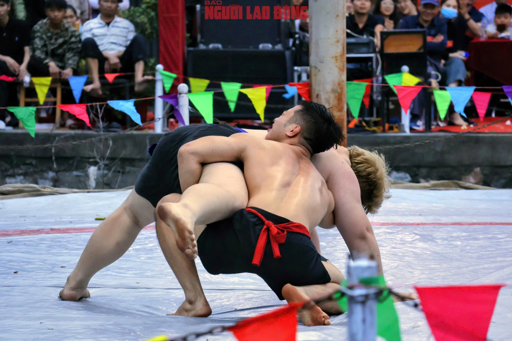 VIDEO: M&atilde;n nh&atilde;n m&agrave;n tranh t&agrave;i của những nh&agrave; v&ocirc; địch SEA Games với trai l&agrave;ng tr&ecirc;n sới vật hội l&agrave;ng - Ảnh 31.