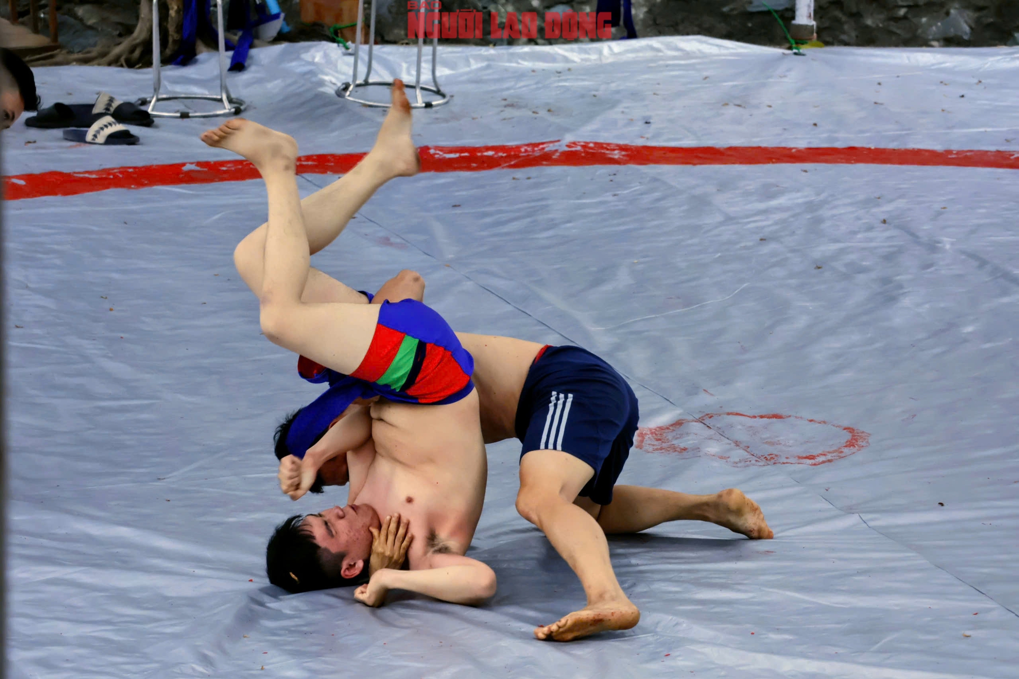 VIDEO: M&atilde;n nh&atilde;n m&agrave;n tranh t&agrave;i của những nh&agrave; v&ocirc; địch SEA Games với trai l&agrave;ng tr&ecirc;n sới vật hội l&agrave;ng - Ảnh 33.