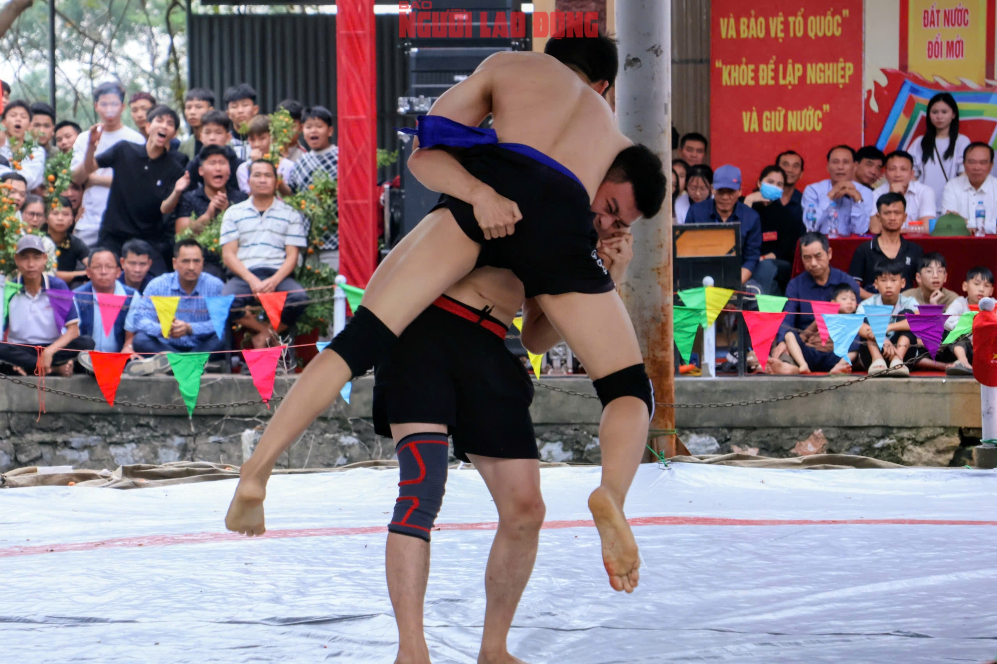 VIDEO: M&atilde;n nh&atilde;n m&agrave;n tranh t&agrave;i của những nh&agrave; v&ocirc; địch SEA Games với trai l&agrave;ng tr&ecirc;n sới vật hội l&agrave;ng - Ảnh 34.