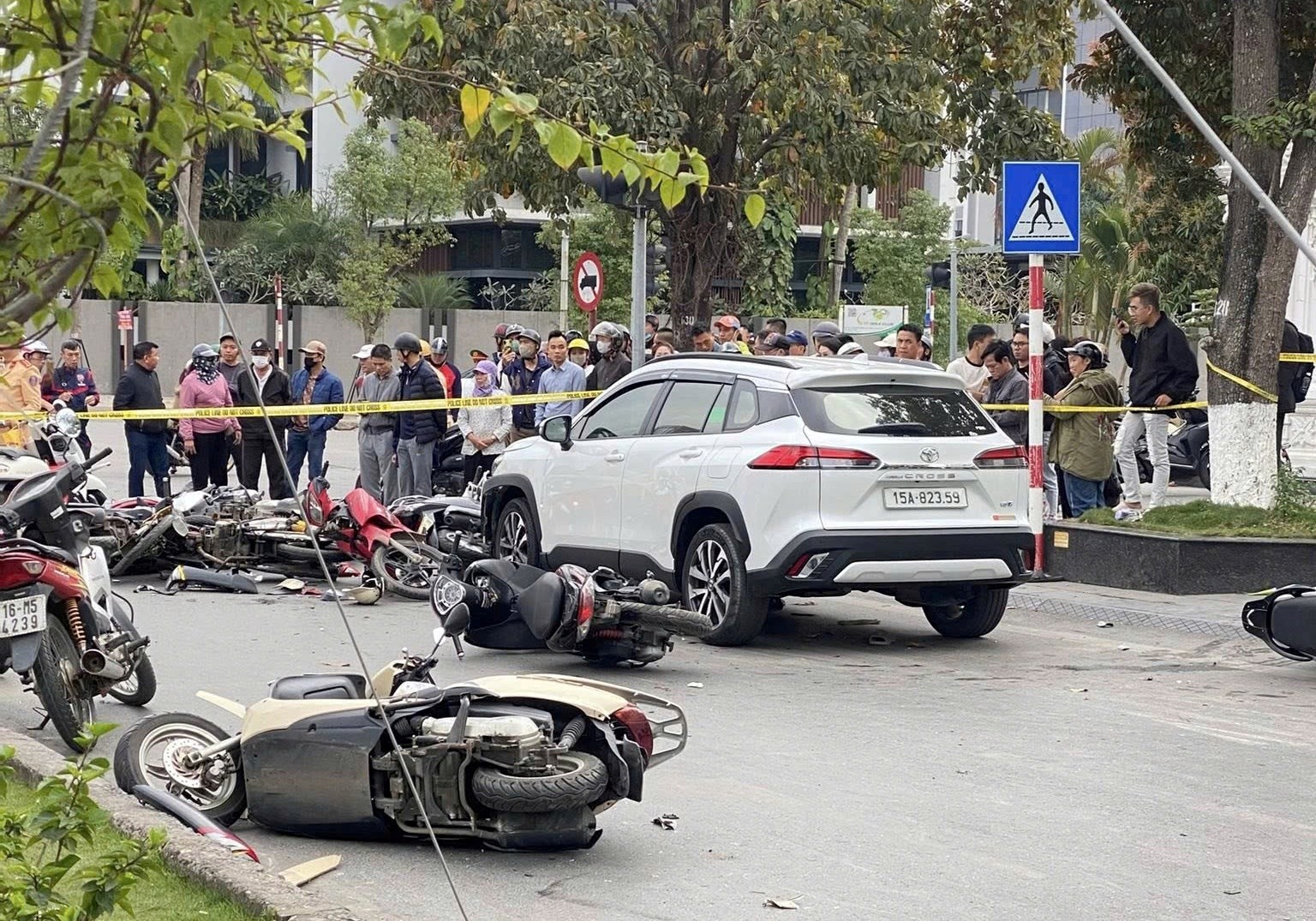 Tài xế ô tô gây tai nạn giao thông liên hoàn 12 xe máy không có nồng độ cồn , ma túy - Ảnh 3.