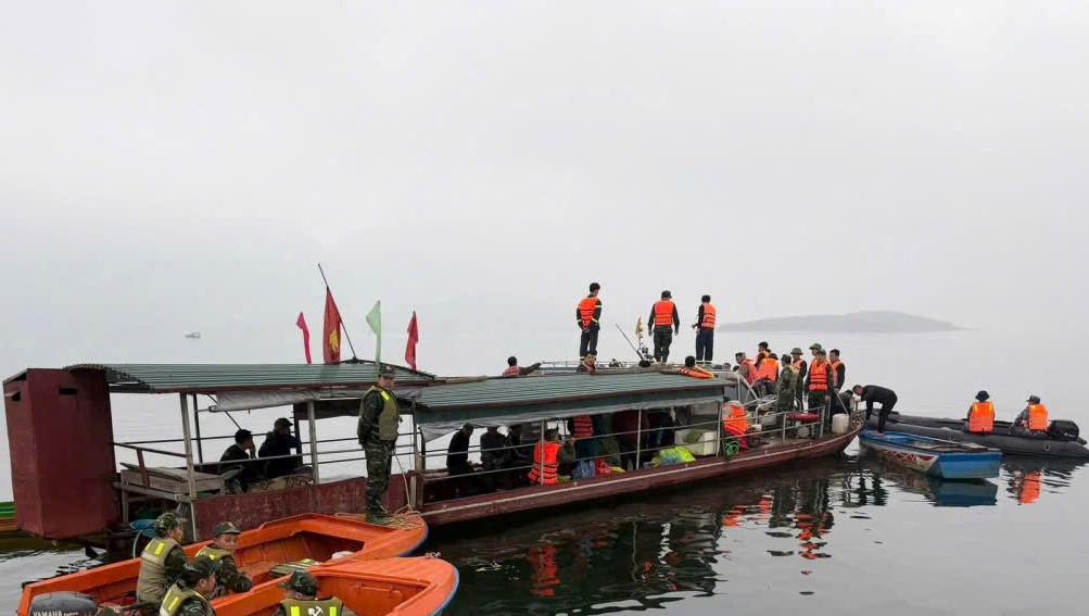 Chìm tàu chở khách đi chúc Tết, 1 người chết, 5 người mất tích: Khẩn trương làm rõ nguyên nhân - Ảnh 2.