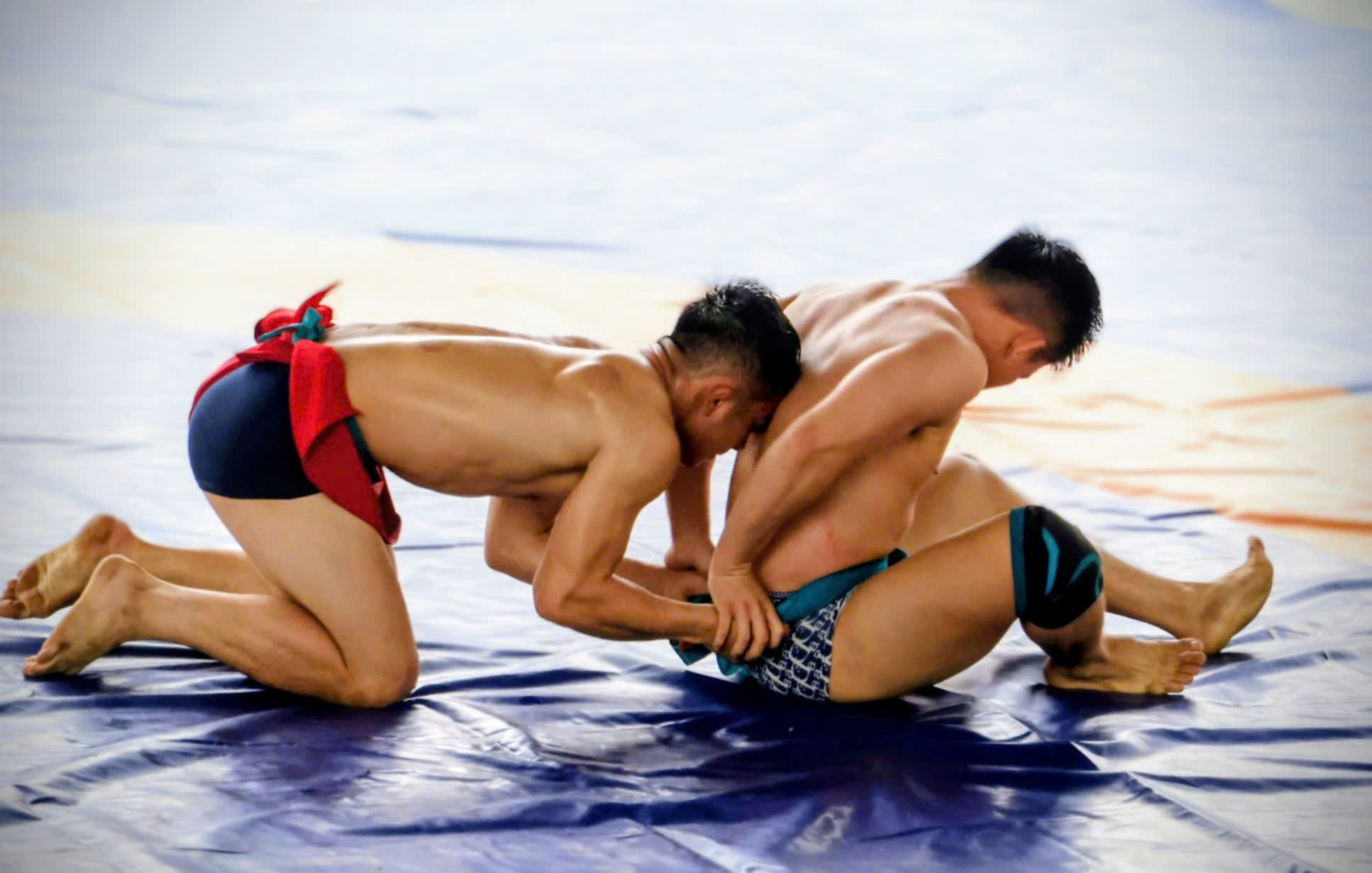 VIDEO: M&atilde;n nh&atilde;n m&agrave;n tranh t&agrave;i của những nh&agrave; v&ocirc; địch SEA Games với trai l&agrave;ng tr&ecirc;n sới vật hội l&agrave;ng - Ảnh 17.