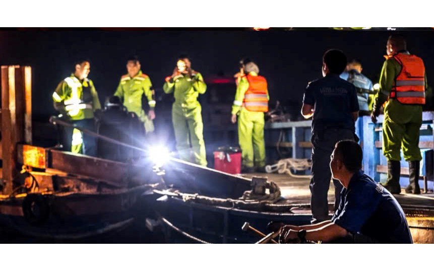 Lực lượng người nh&aacute;i t&igrave;m thấy một nạn nh&acirc;n vụ lật t&agrave;u kh&aacute;ch tại hồ Th&aacute;c B&agrave; - Ảnh 2.