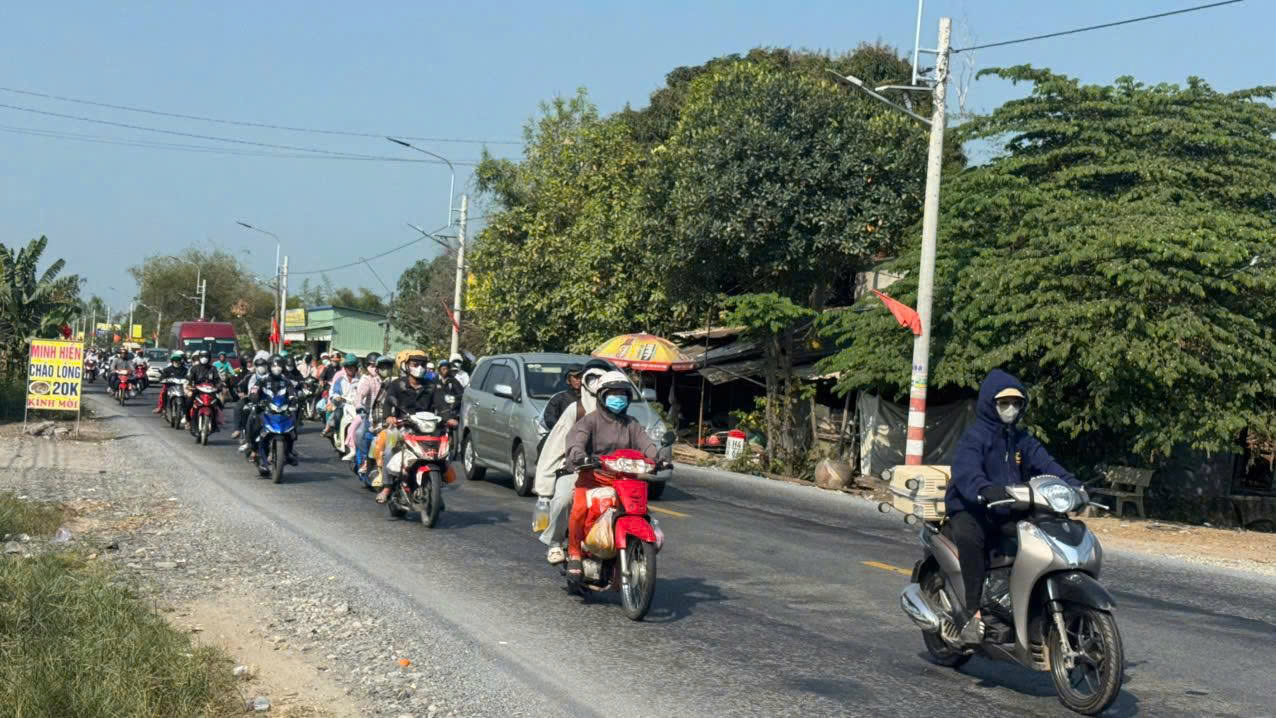 CSGT Tây Ninh và Đồng Tháp điều tiết giao thông trở lại TPHCM sau Tết 2026 - Ảnh 5. CSGT Tây Ninh và Đồng Tháp điều tiết giao thông trở lại TPHCM sau Tết 2026 - Ảnh 5.