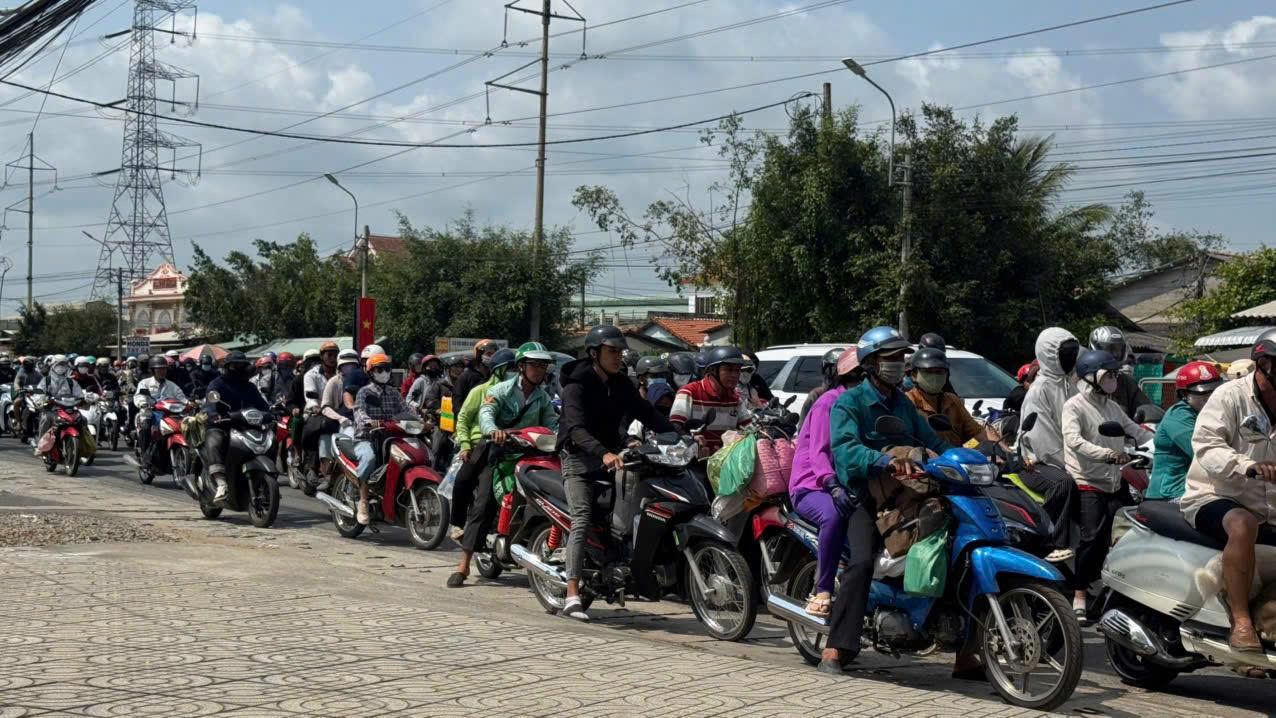 CSGT Tây Ninh và Đồng Tháp điều tiết giao thông trở lại TPHCM sau Tết 2026 - Ảnh 19. CSGT Tây Ninh và Đồng Tháp điều tiết giao thông trở lại TPHCM sau Tết 2026 - Ảnh 19.