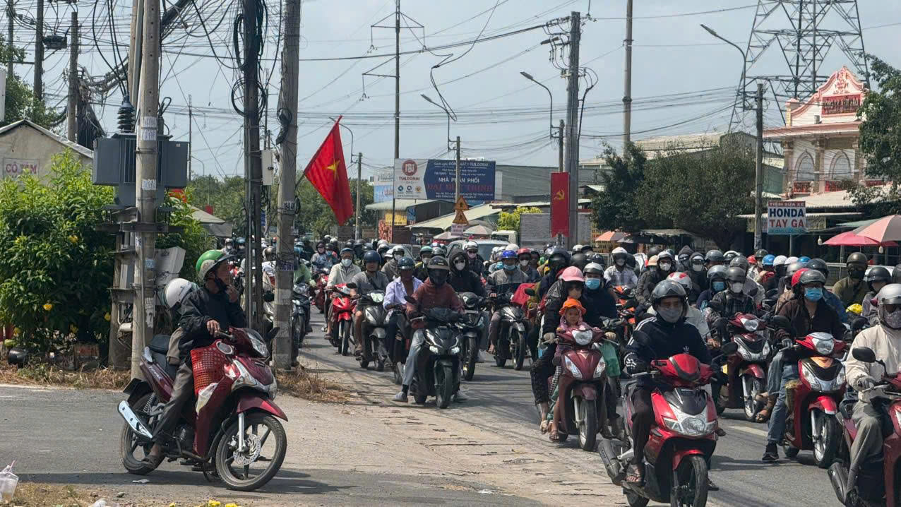 CSGT Tây Ninh và Đồng Tháp điều tiết giao thông trở lại TPHCM sau Tết 2026 - Ảnh 20. CSGT Tây Ninh và Đồng Tháp điều tiết giao thông trở lại TPHCM sau Tết 2026 - Ảnh 20.