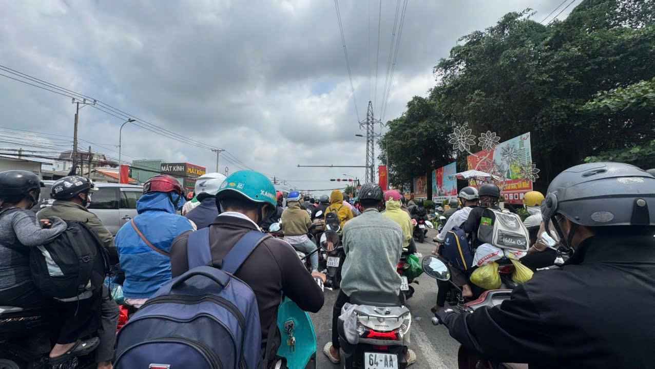 CSGT Tây Ninh và Đồng Tháp điều tiết giao thông trở lại TPHCM sau Tết 2026 - Ảnh 21. CSGT Tây Ninh và Đồng Tháp điều tiết giao thông trở lại TPHCM sau Tết 2026 - Ảnh 21.