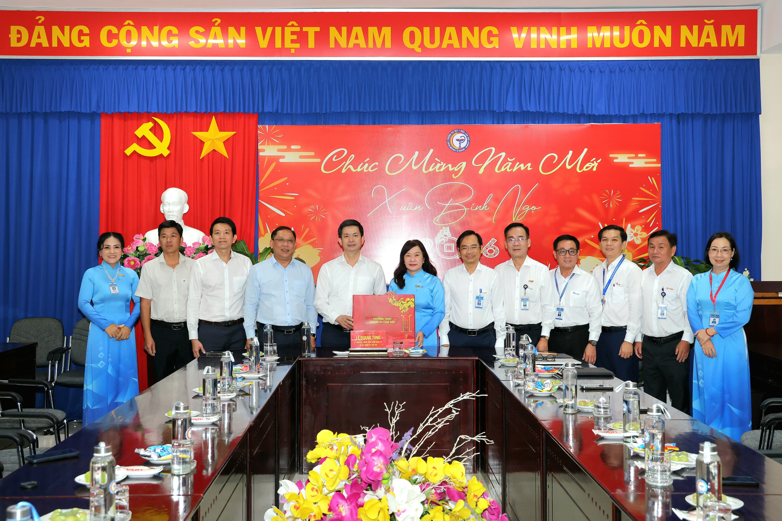 Bí thư thành ủy Cần Thơ chúc Tết , kỳ vọng phát triển kinh tế năm 2026 - Ảnh 5.