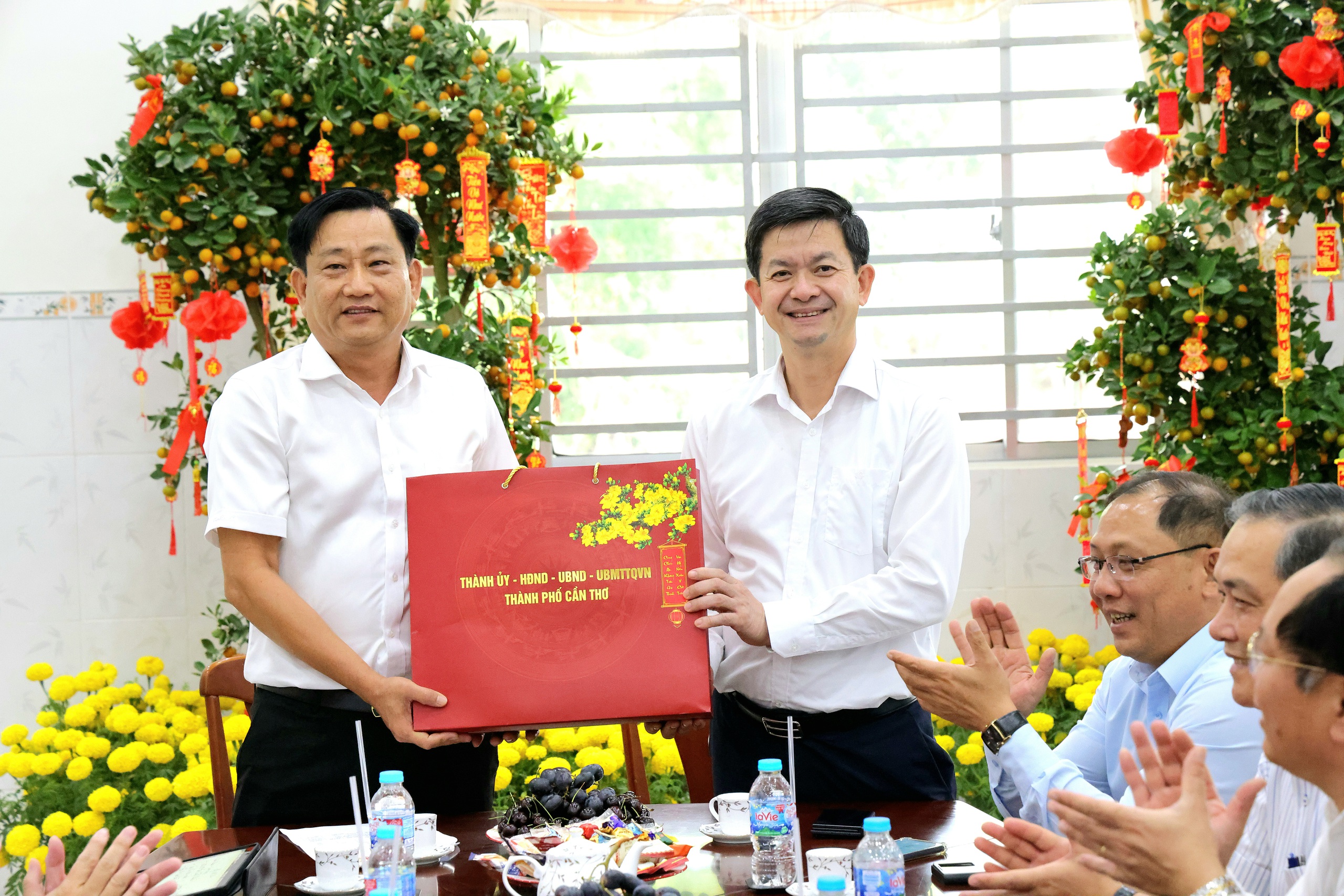 Bí thư thành ủy Cần Thơ chúc Tết , kỳ vọng phát triển kinh tế năm 2026 - Ảnh 3.