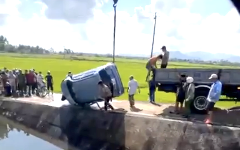 Vụ &ocirc; t&ocirc; lao xuống k&ecirc;nh l&agrave;m 2 người tử vong ở Gia Lai: H&eacute; lộ nguy&ecirc;n nh&acirc;n - Ảnh 2.