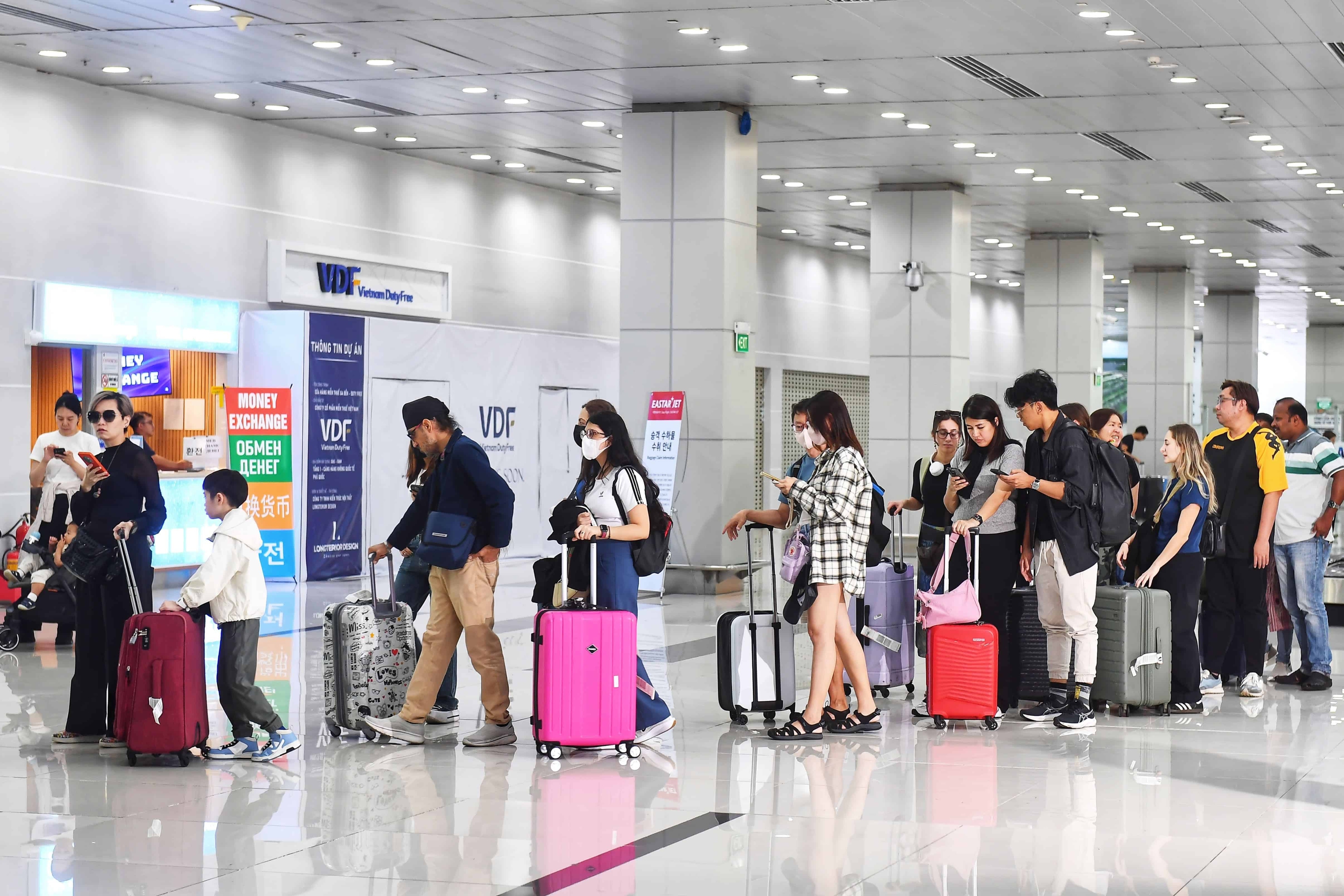 Sân bay Phú Quốc đón lượng hành khách cao kỷ lục trong dịp Tết 2026 - Ảnh 3. Sân bay Phú Quốc đón lượng hành khách cao kỷ lục trong dịp Tết 2026 - Ảnh 3.